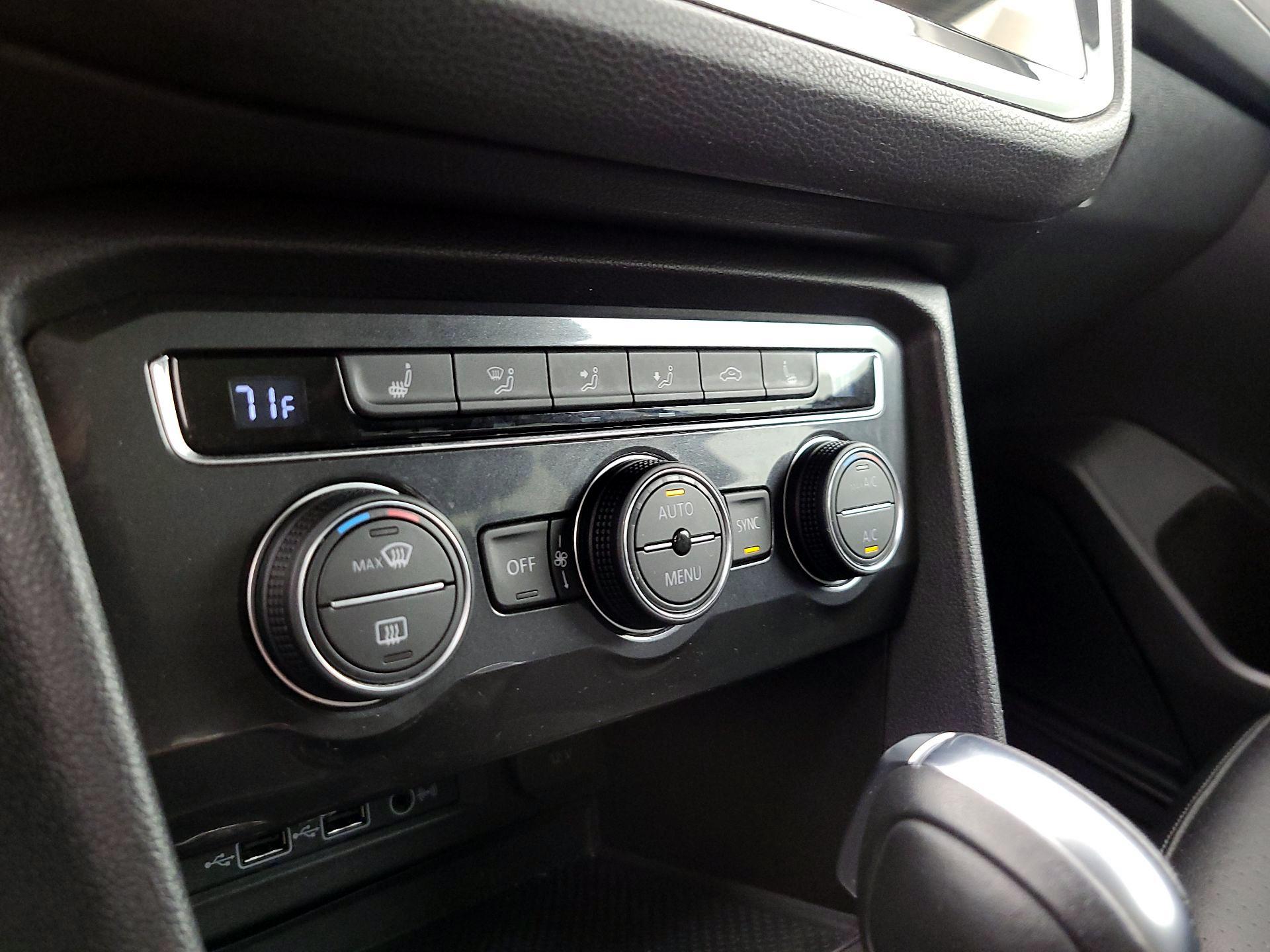 Thumbnail: 2019 Volkswagen Tiguan - 17