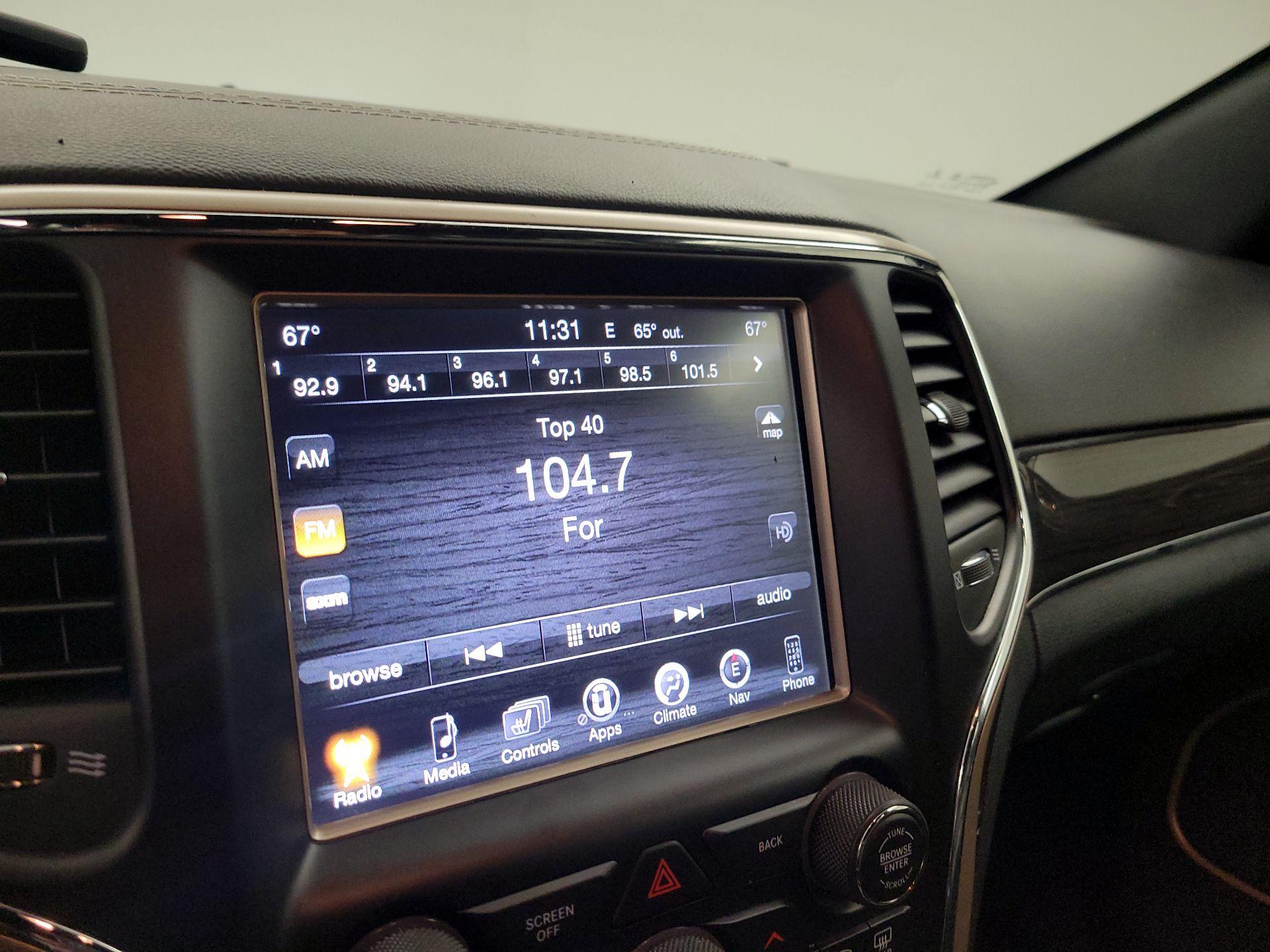 Thumbnail: 2017 Jeep Grand Cherokee - 15