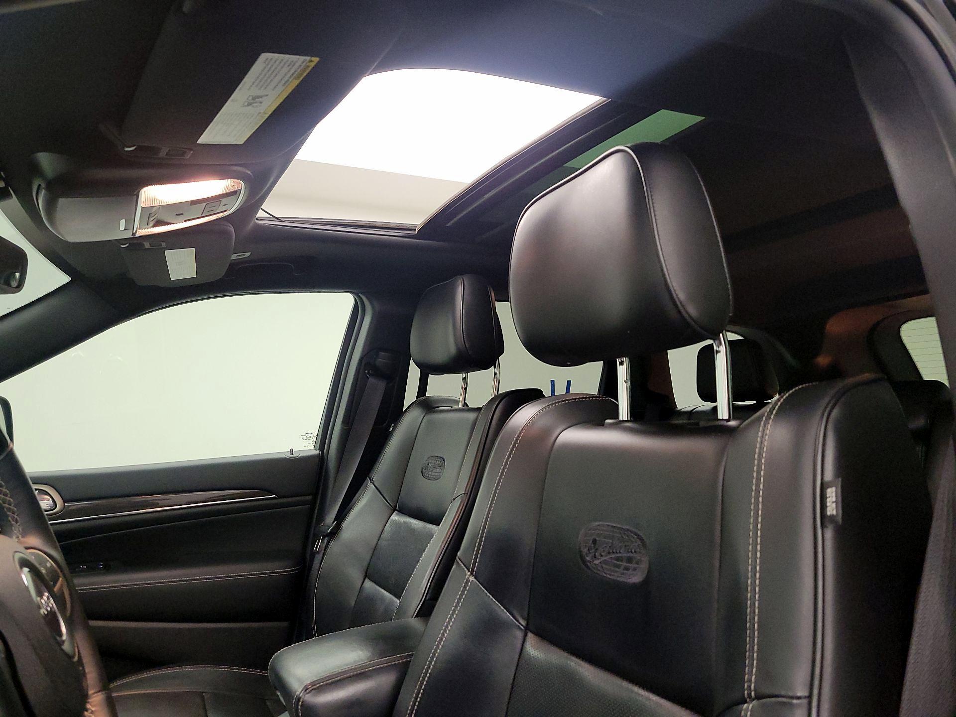 Thumbnail: 2017 Jeep Grand Cherokee - 19