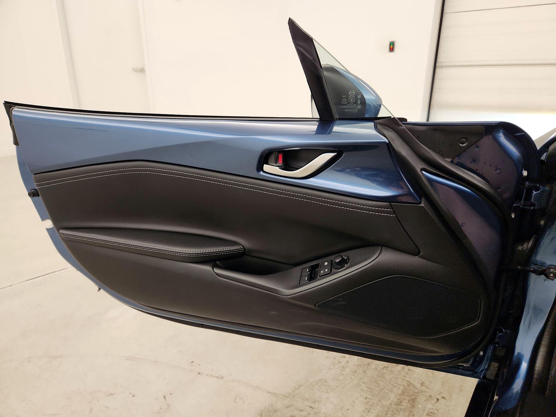 Thumbnail: 2020 Mazda MX-5 Miata - 12