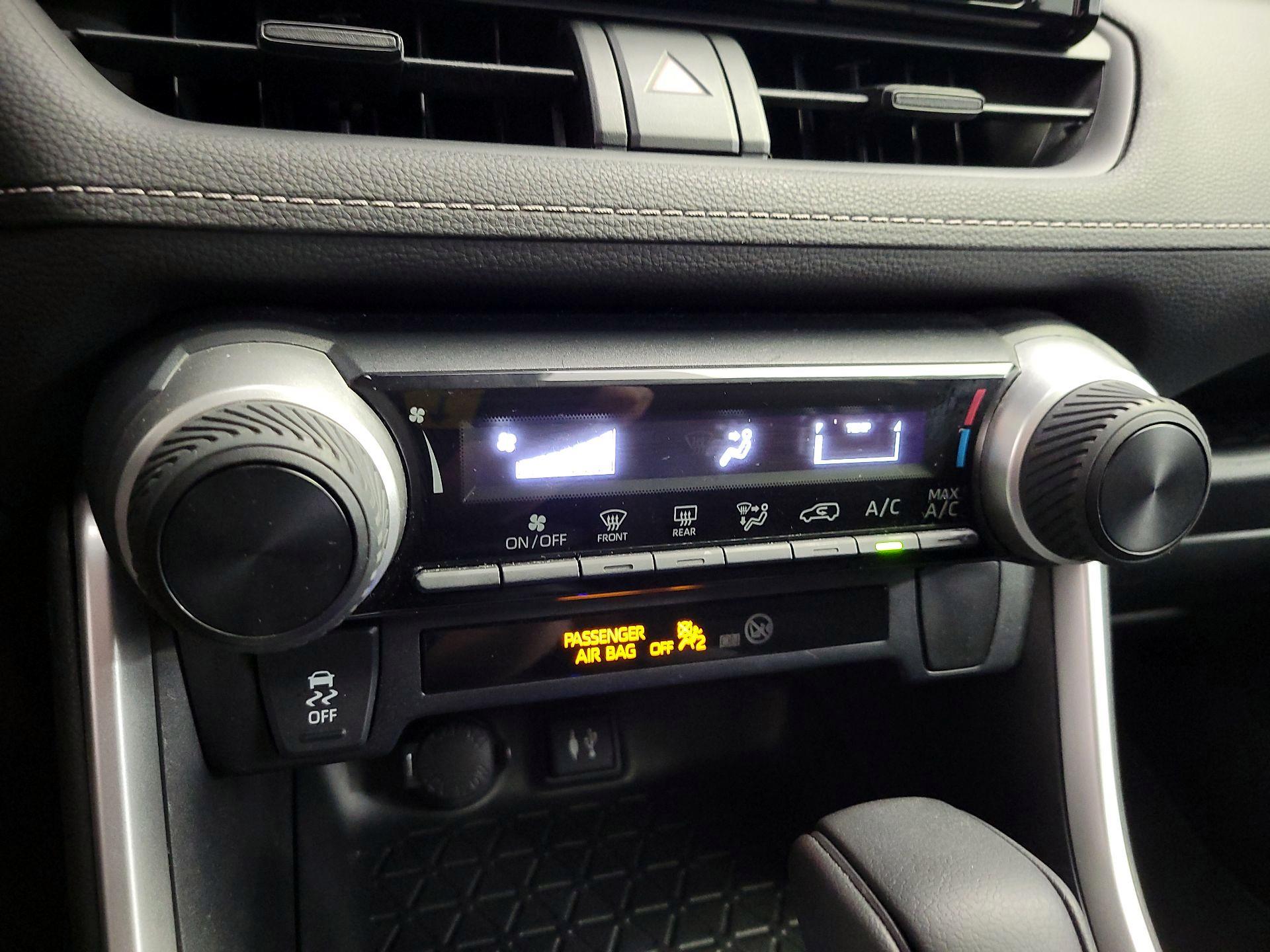 Thumbnail: 2019 Toyota RAV4 - 16