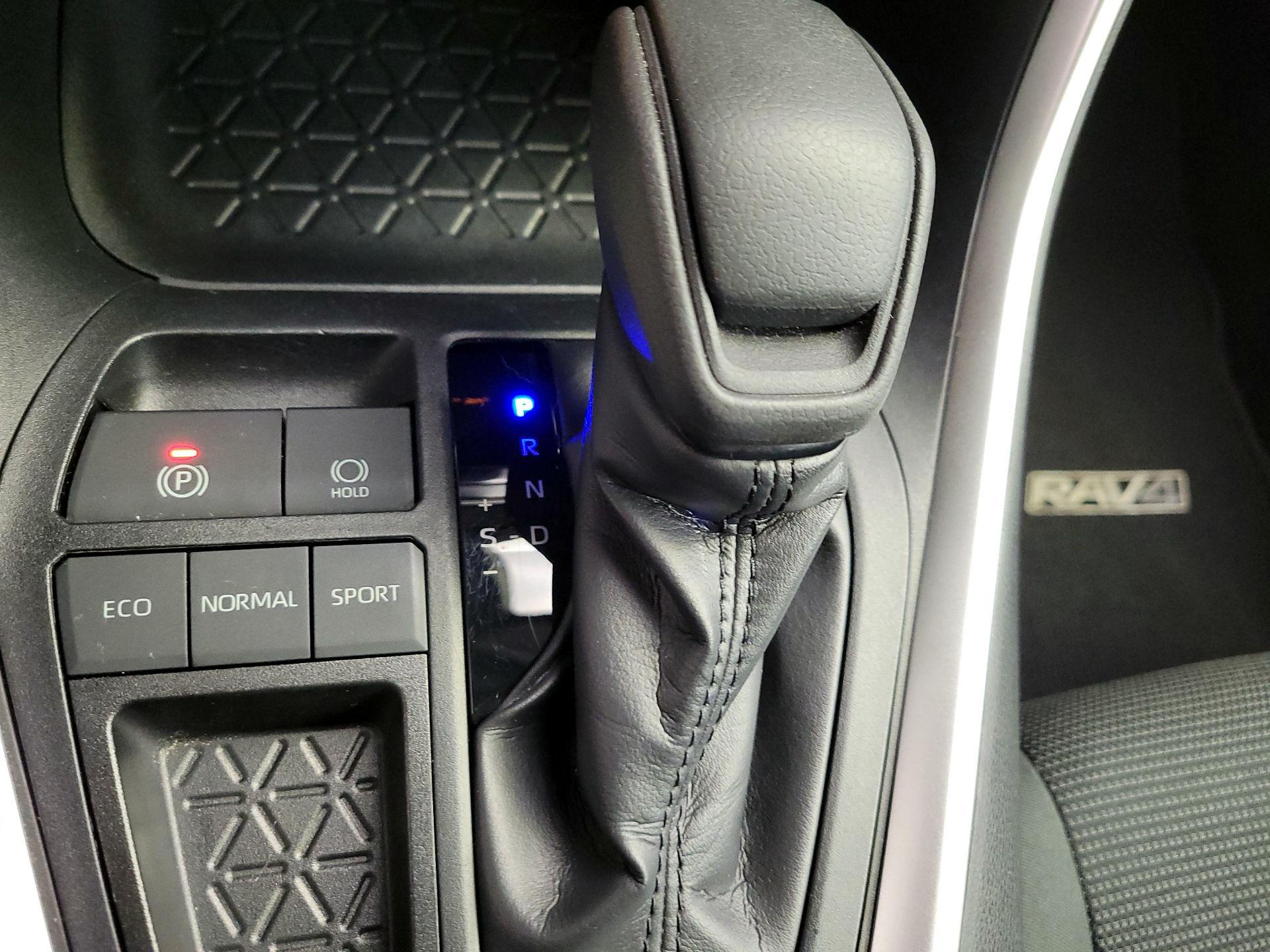 Thumbnail: 2019 Toyota RAV4 - 17