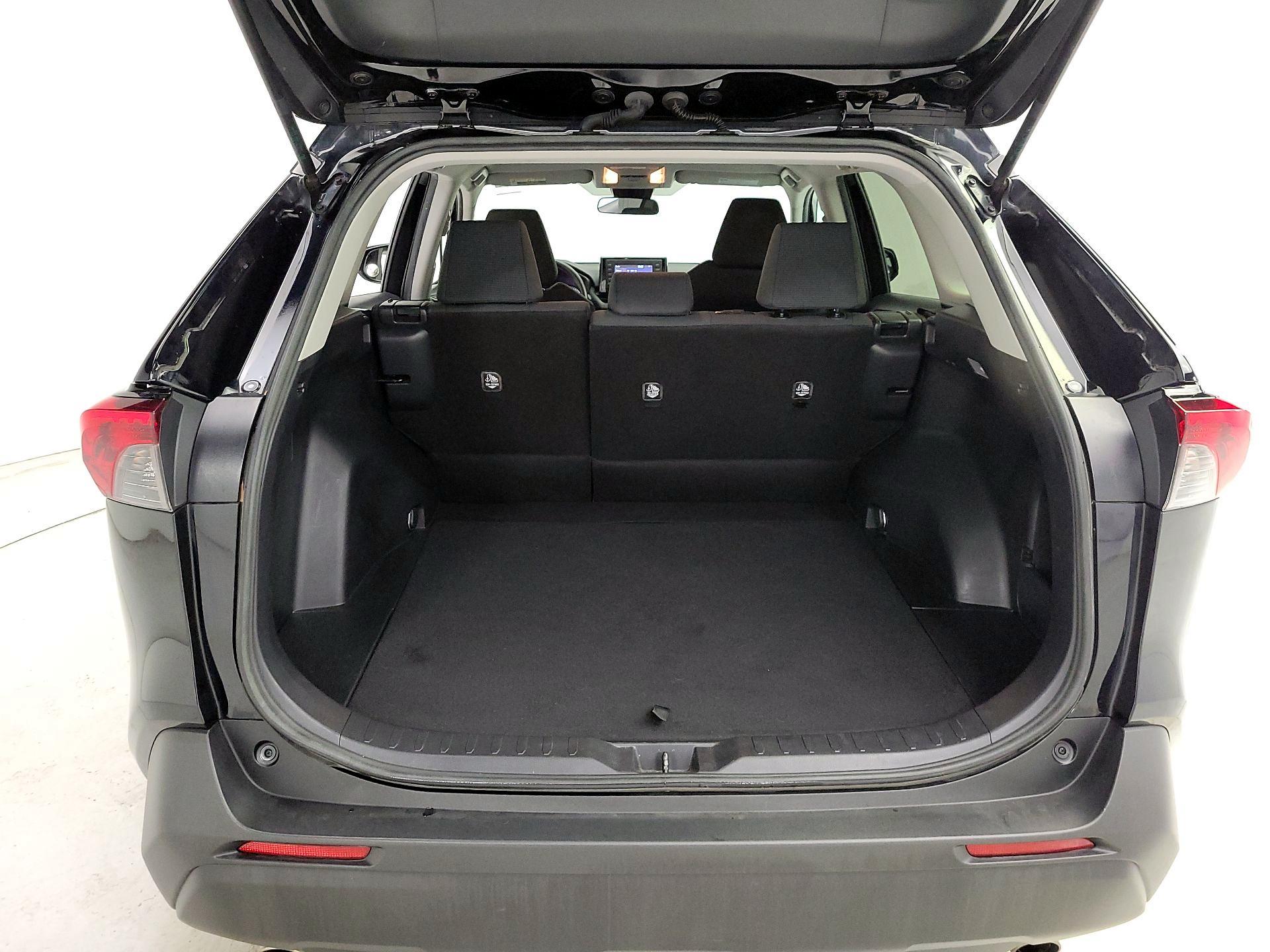 Thumbnail: 2019 Toyota RAV4 - 20