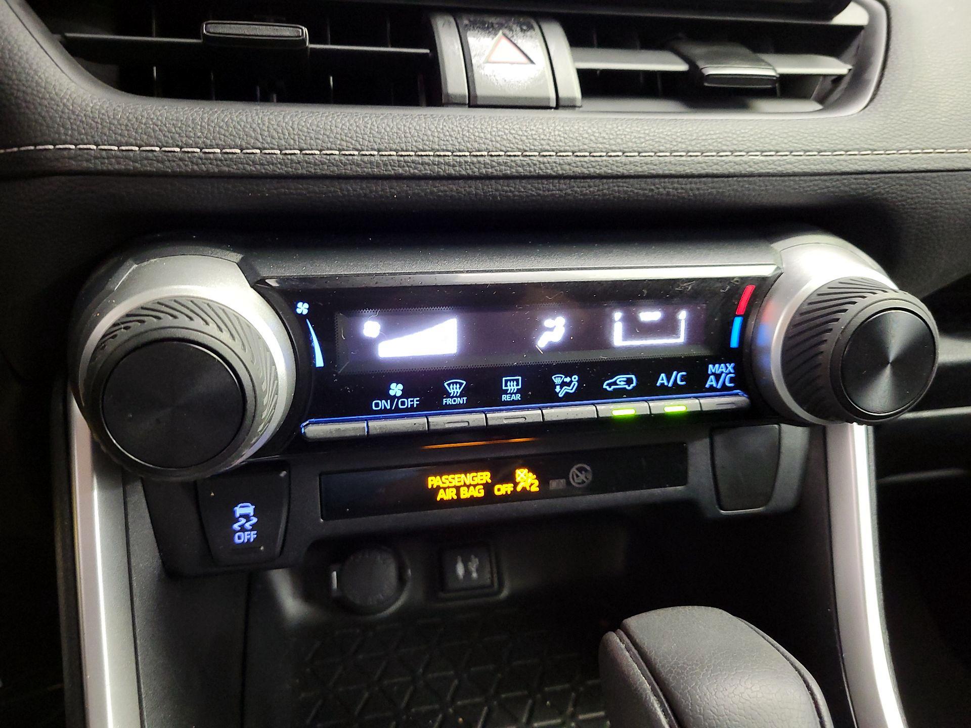 Thumbnail: 2019 Toyota RAV4 - 16
