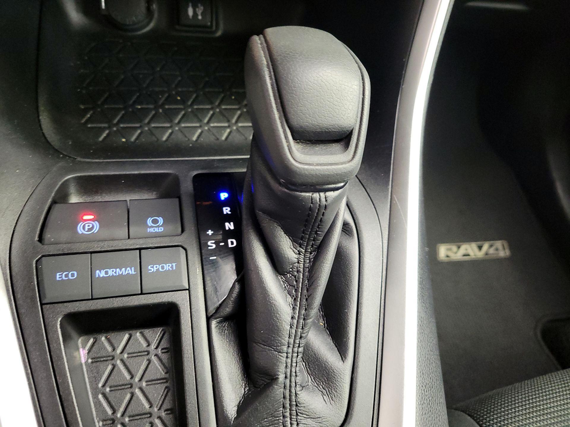 Thumbnail: 2019 Toyota RAV4 - 17