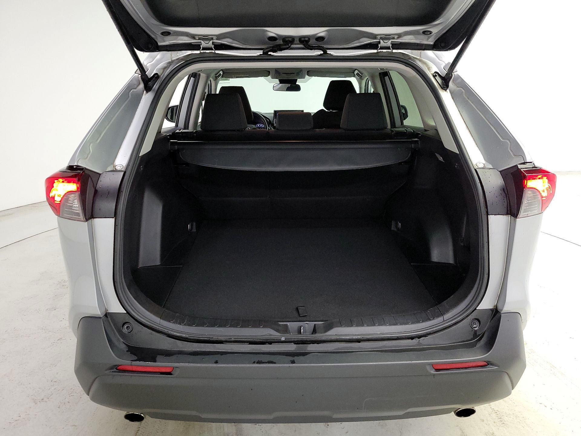 Thumbnail: 2019 Toyota RAV4 - 20