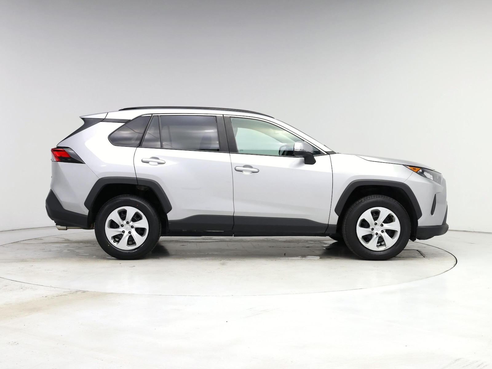 2019 Toyota RAV4 LE - Photo 8
