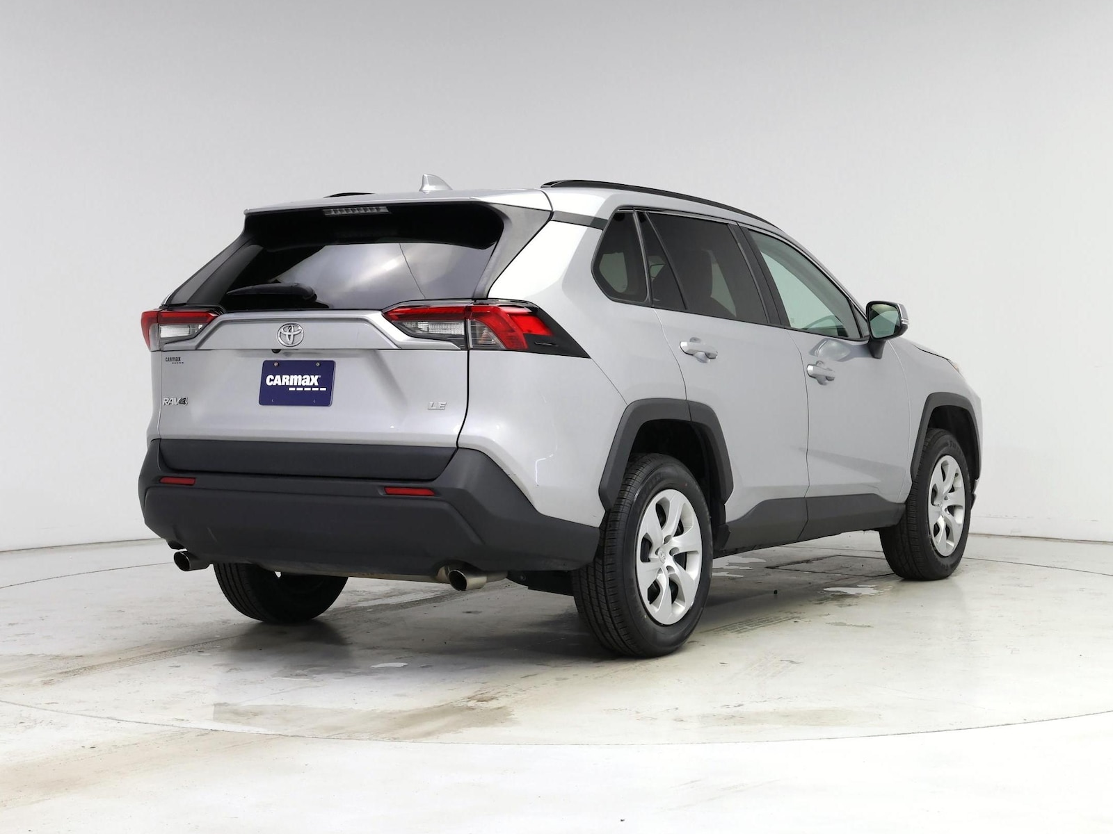 2019 Toyota RAV4 LE - Photo 9