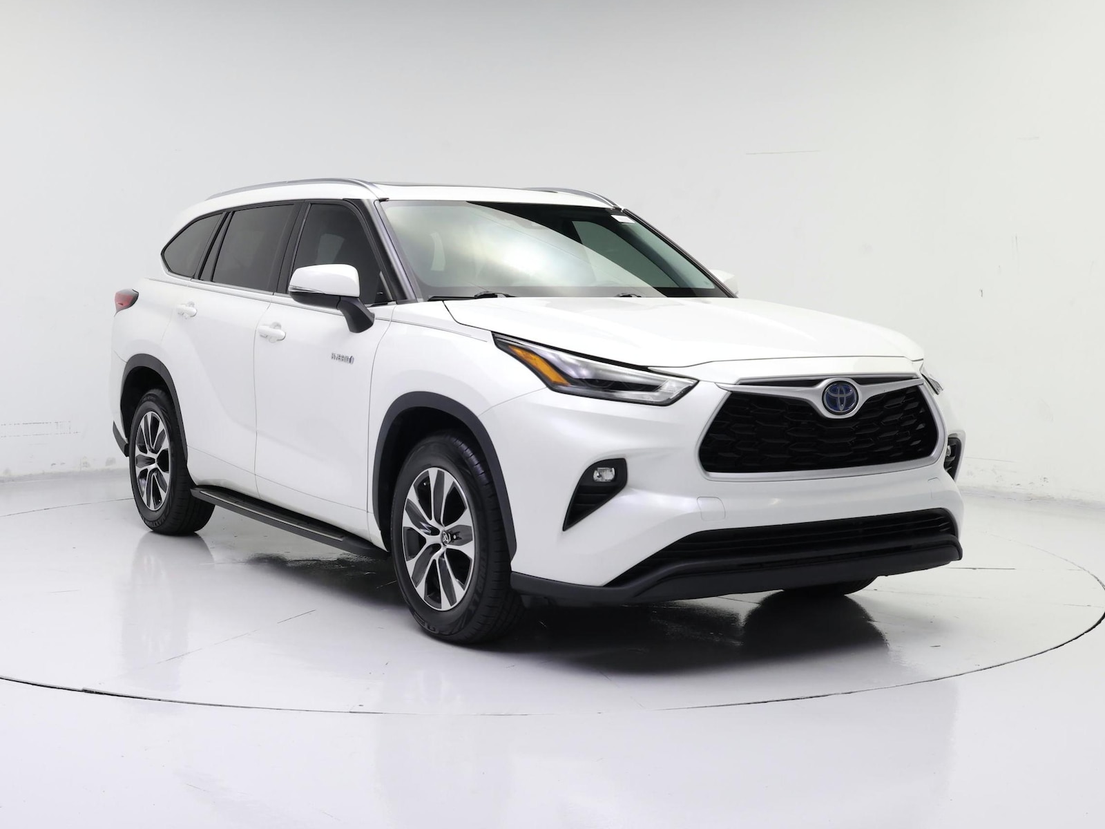 2021 Toyota Highlander XLE - Photo 2