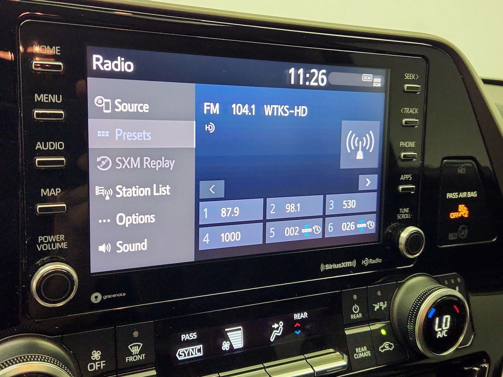 2021 Toyota Highlander XLE - Photo 16