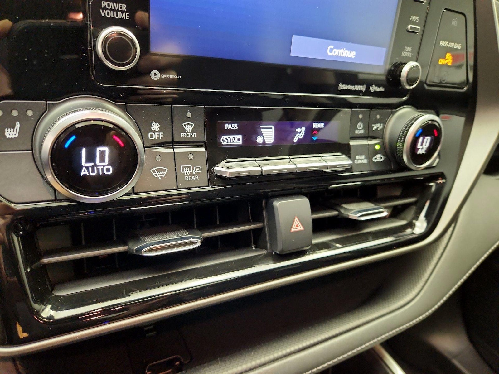 2021 Toyota Highlander XLE - Photo 17