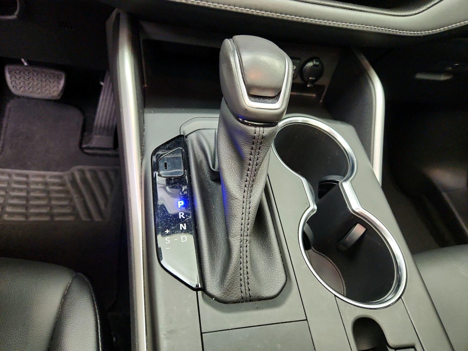 2021 Toyota Highlander XLE - Photo 18