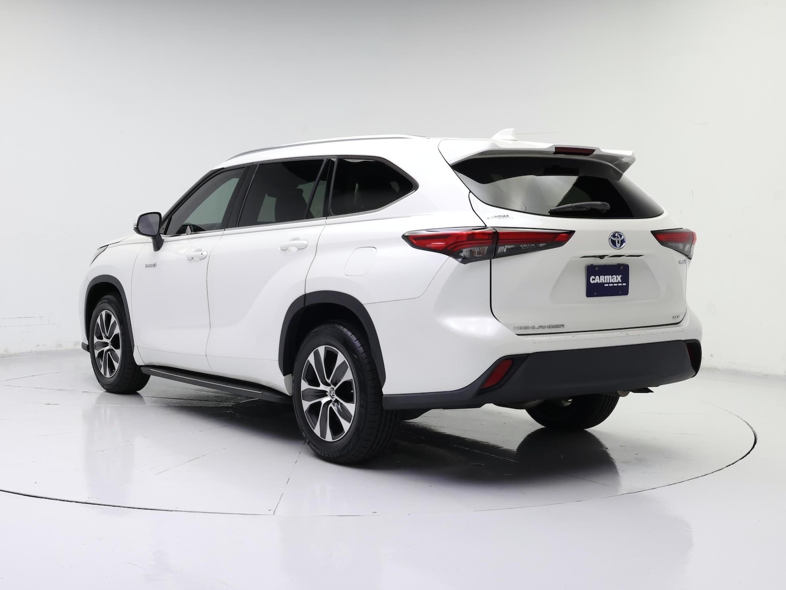 2021 Toyota Highlander XLE - Photo 3