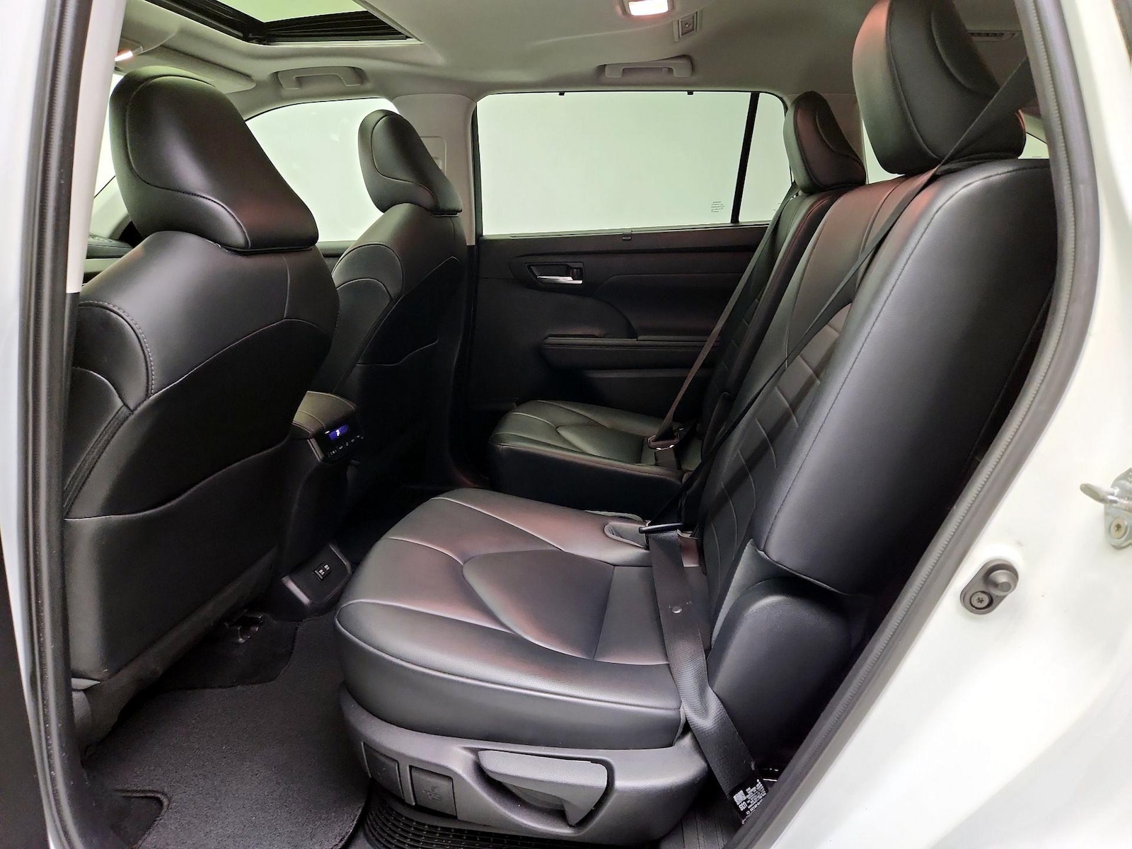 2021 Toyota Highlander XLE - Photo 21