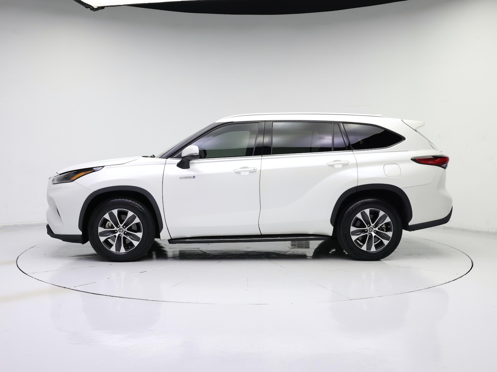 2021 Toyota Highlander XLE - Photo 4