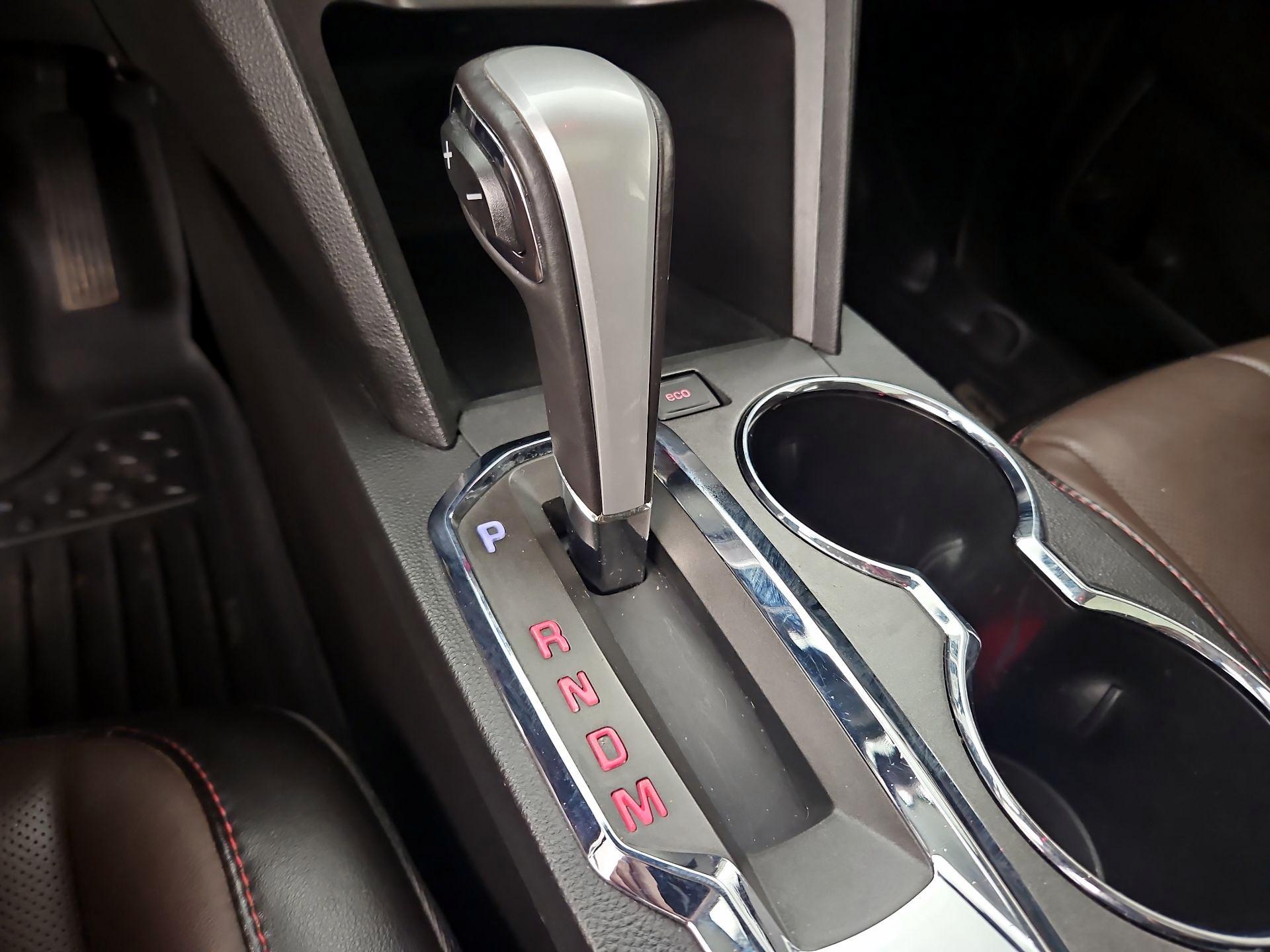 Thumbnail: 2015 GMC Terrain - 17
