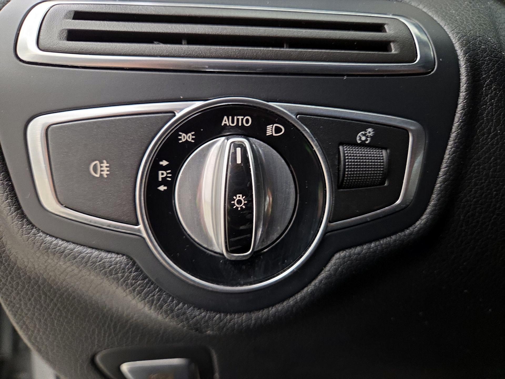 Thumbnail: 2015 Mercedes-Benz C-Class - 13