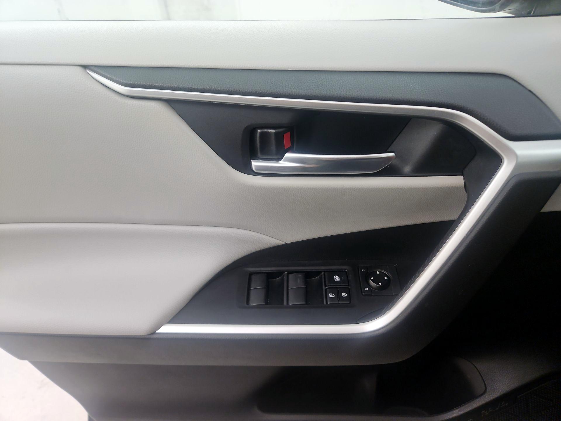 Thumbnail: 2021 Toyota RAV4 - 12