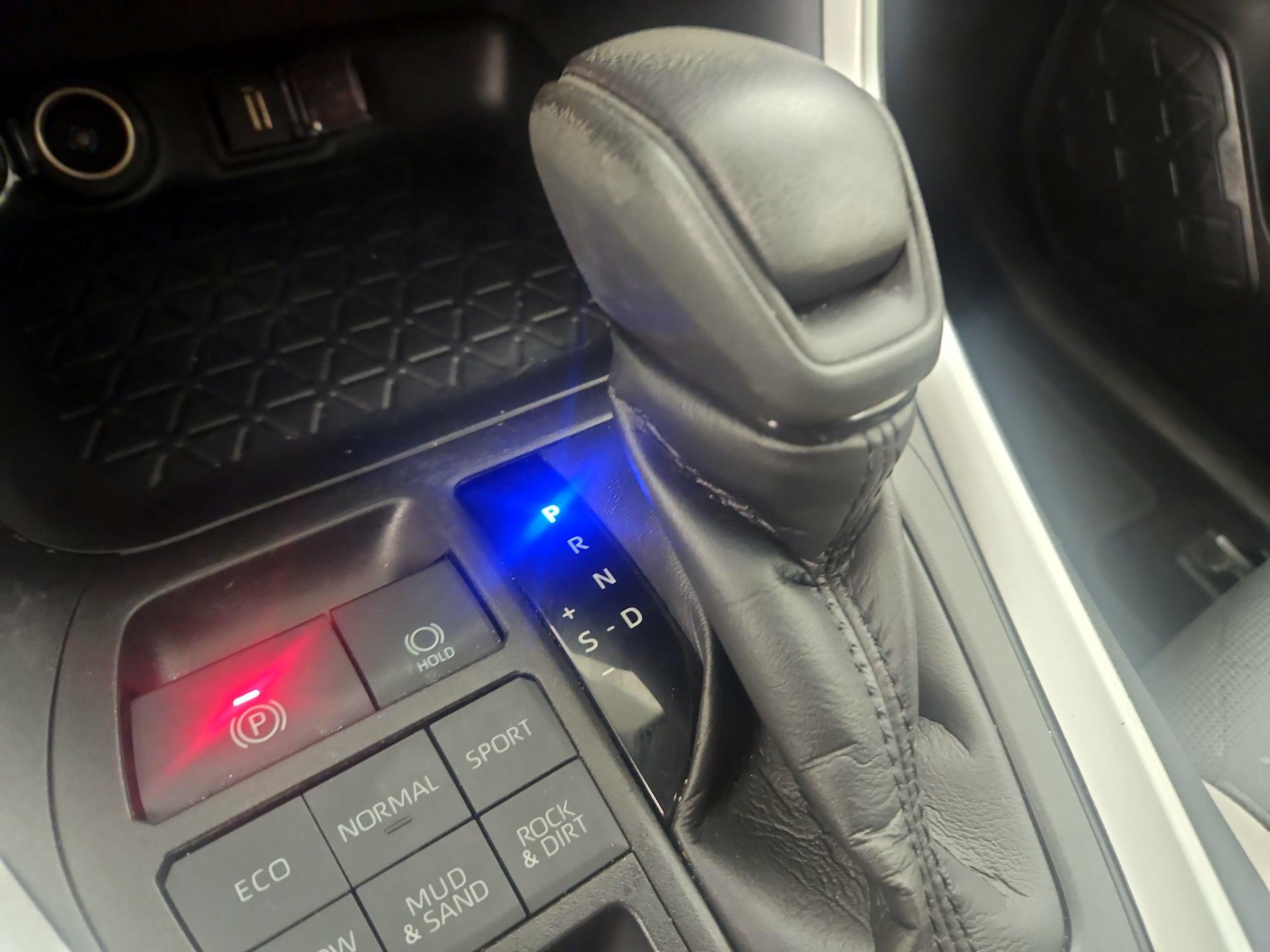 Thumbnail: 2021 Toyota RAV4 - 17