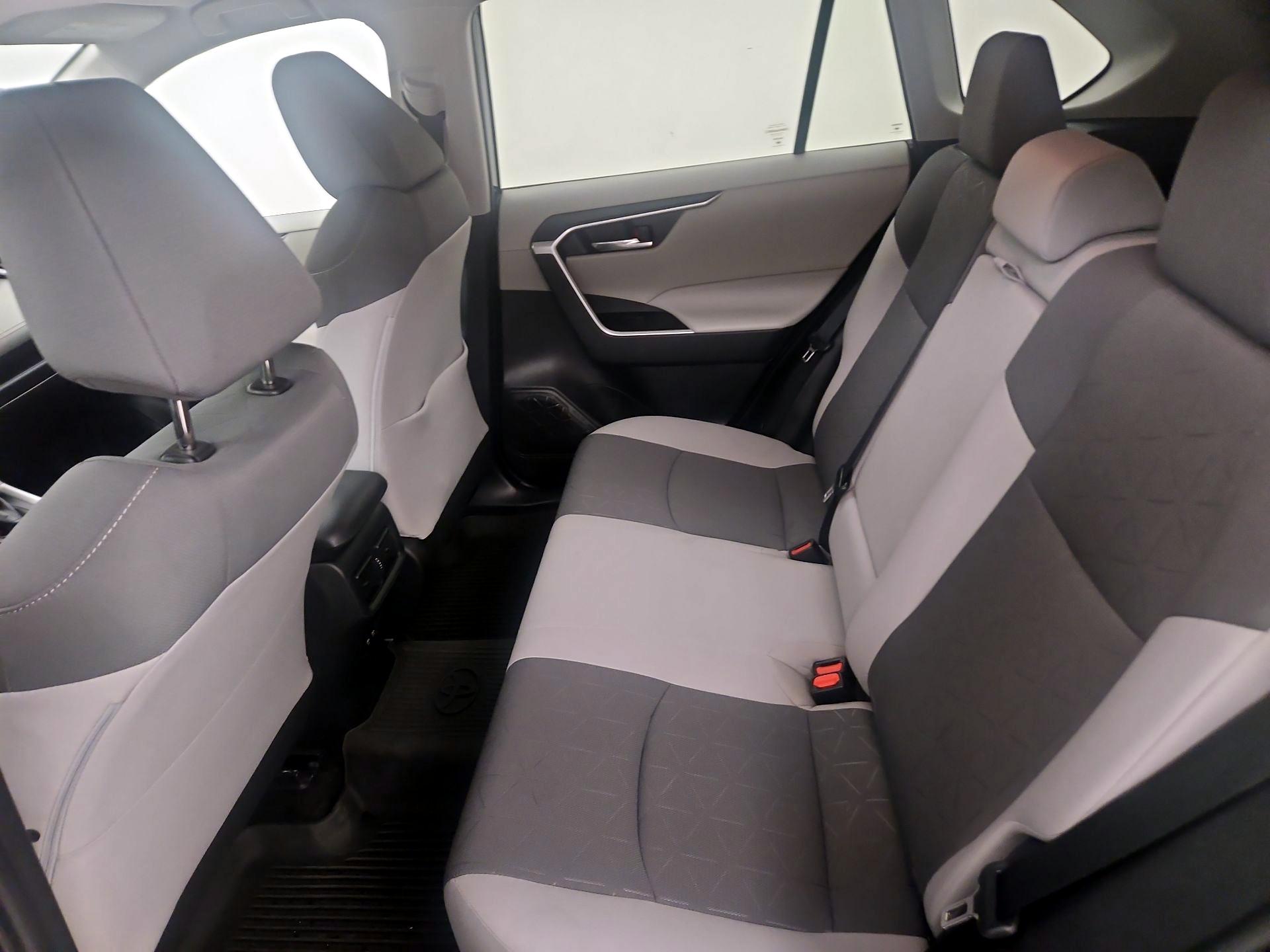 Thumbnail: 2021 Toyota RAV4 - 19