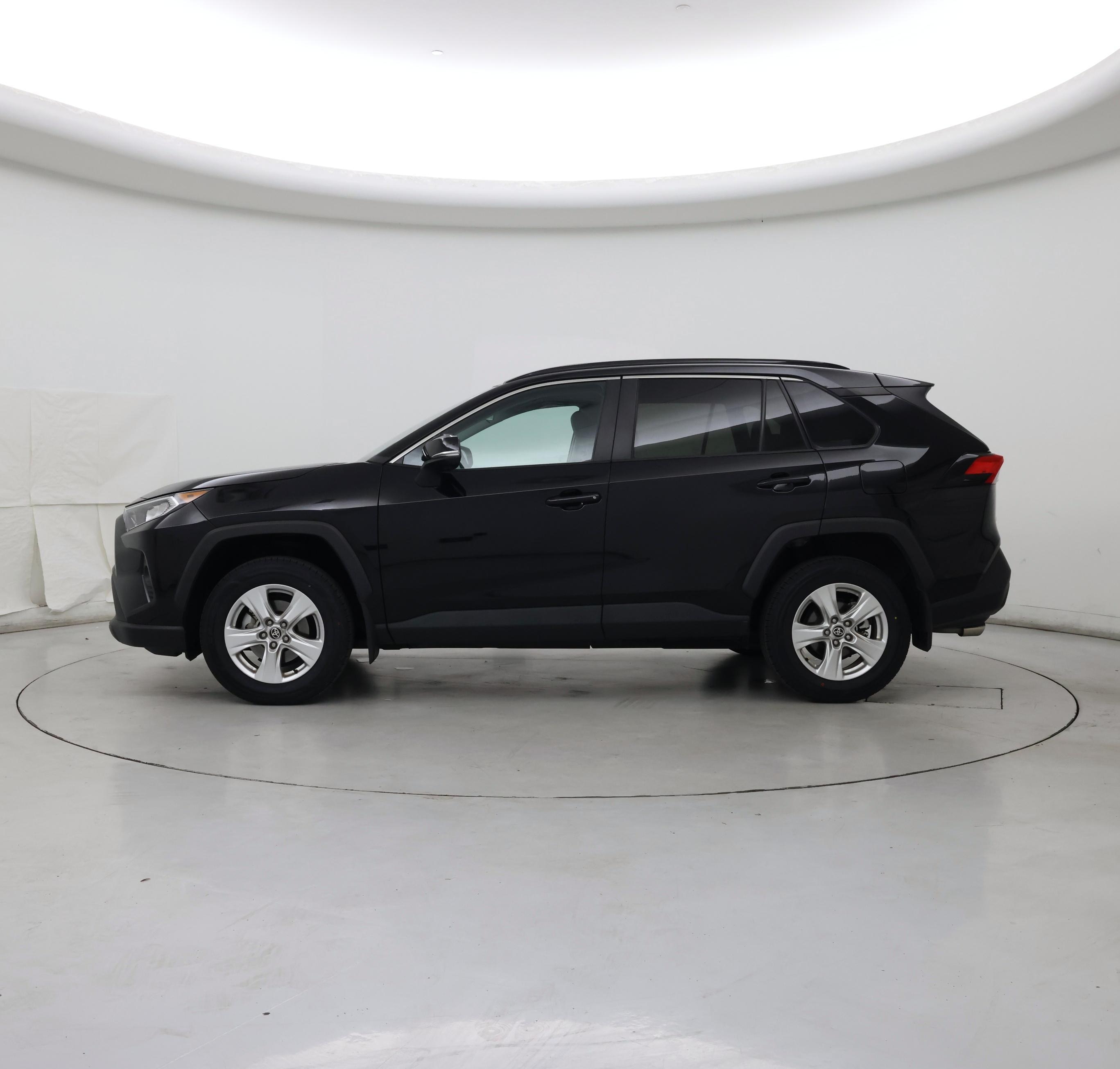 Thumbnail: 2021 Toyota RAV4 - 3