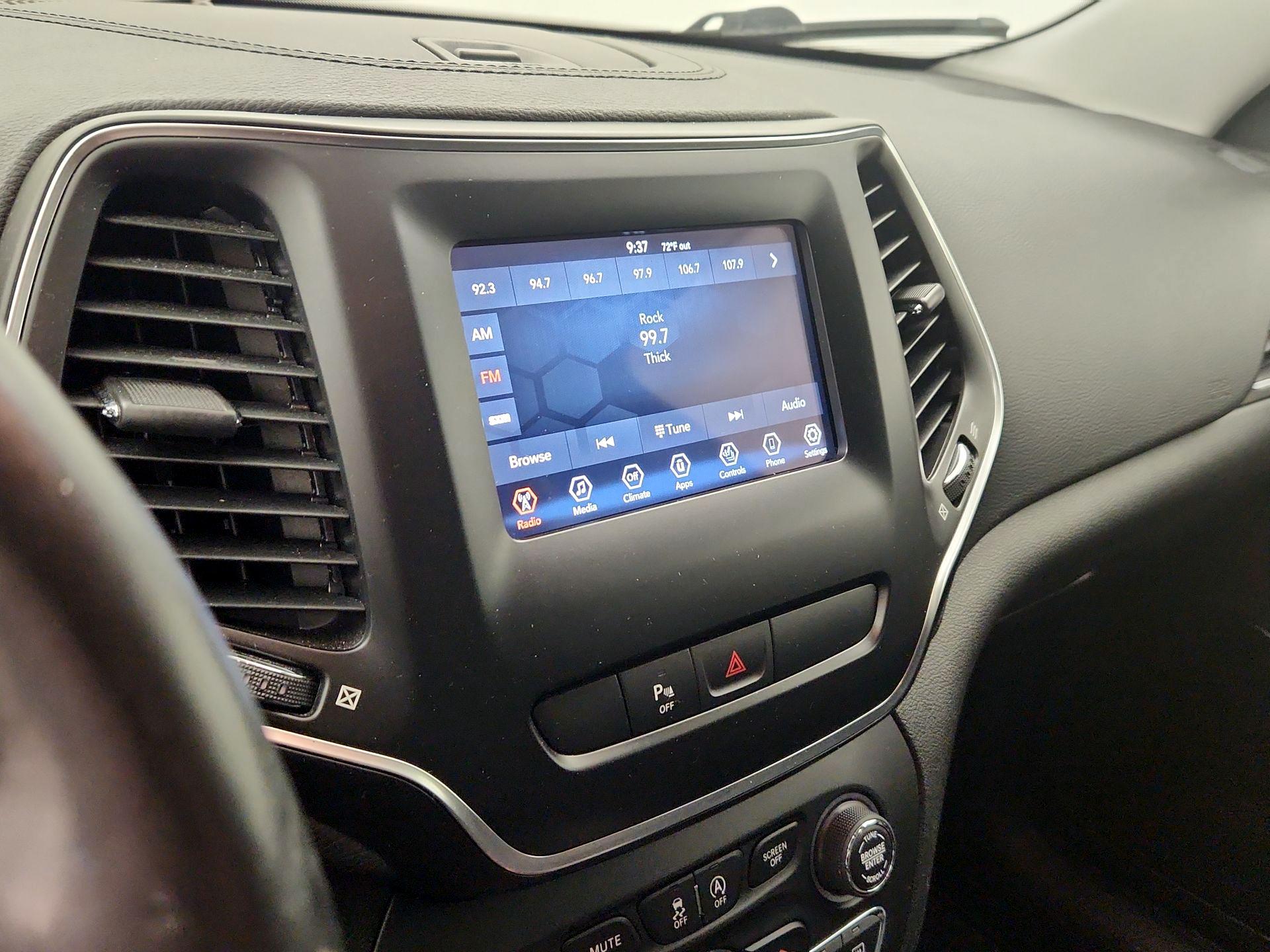 Thumbnail: 2019 Jeep Cherokee - 15