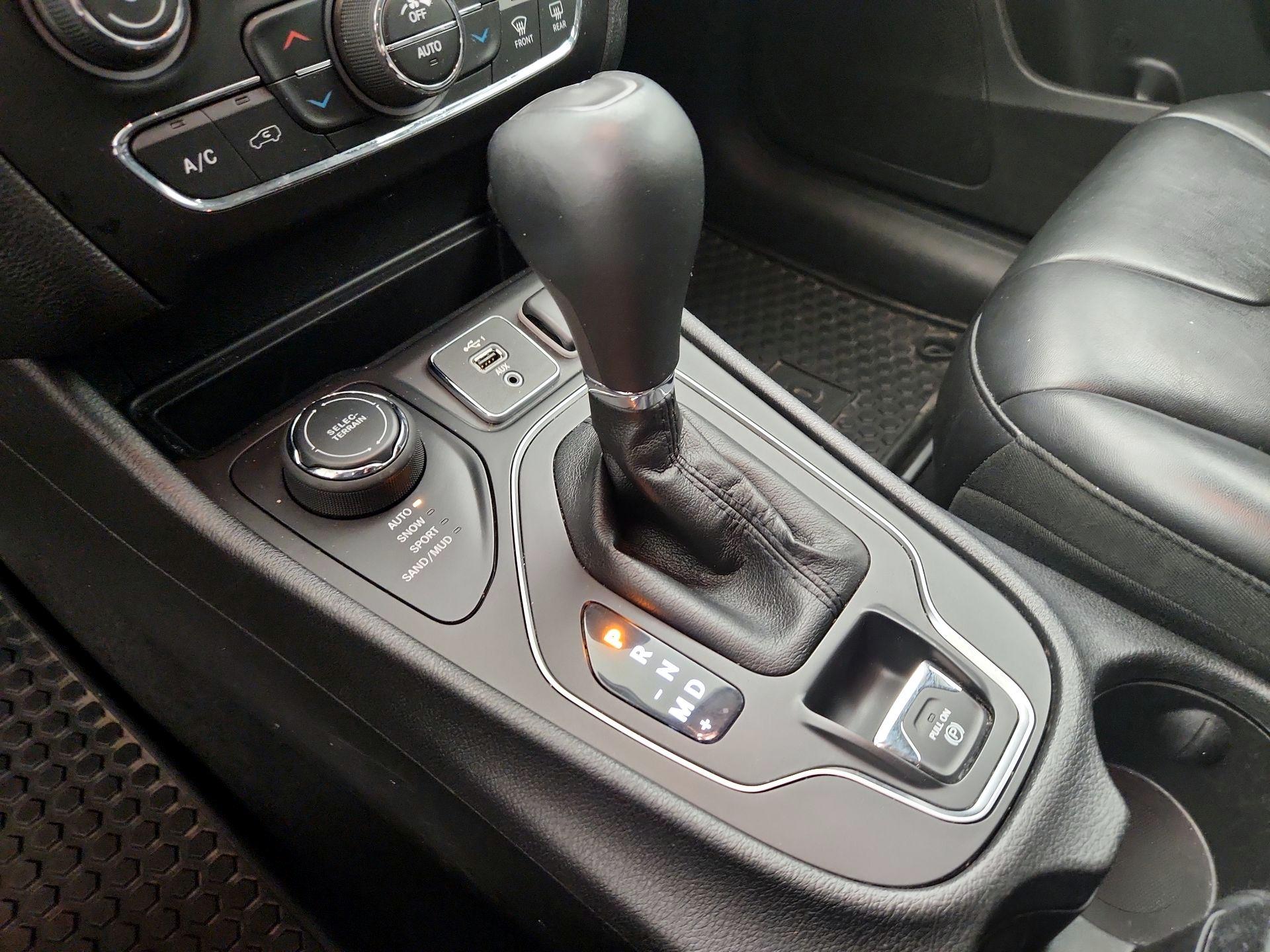 Thumbnail: 2019 Jeep Cherokee - 17