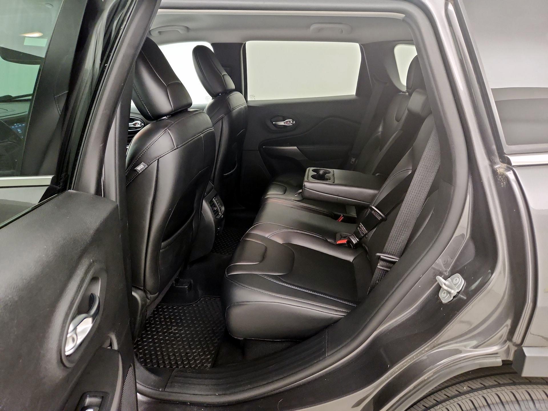 Thumbnail: 2019 Jeep Cherokee - 19