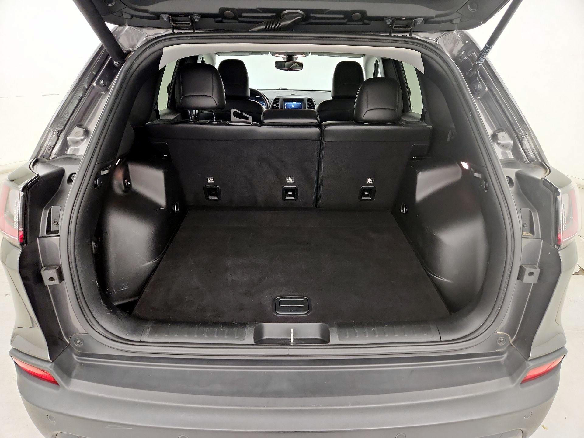 Thumbnail: 2019 Jeep Cherokee - 20