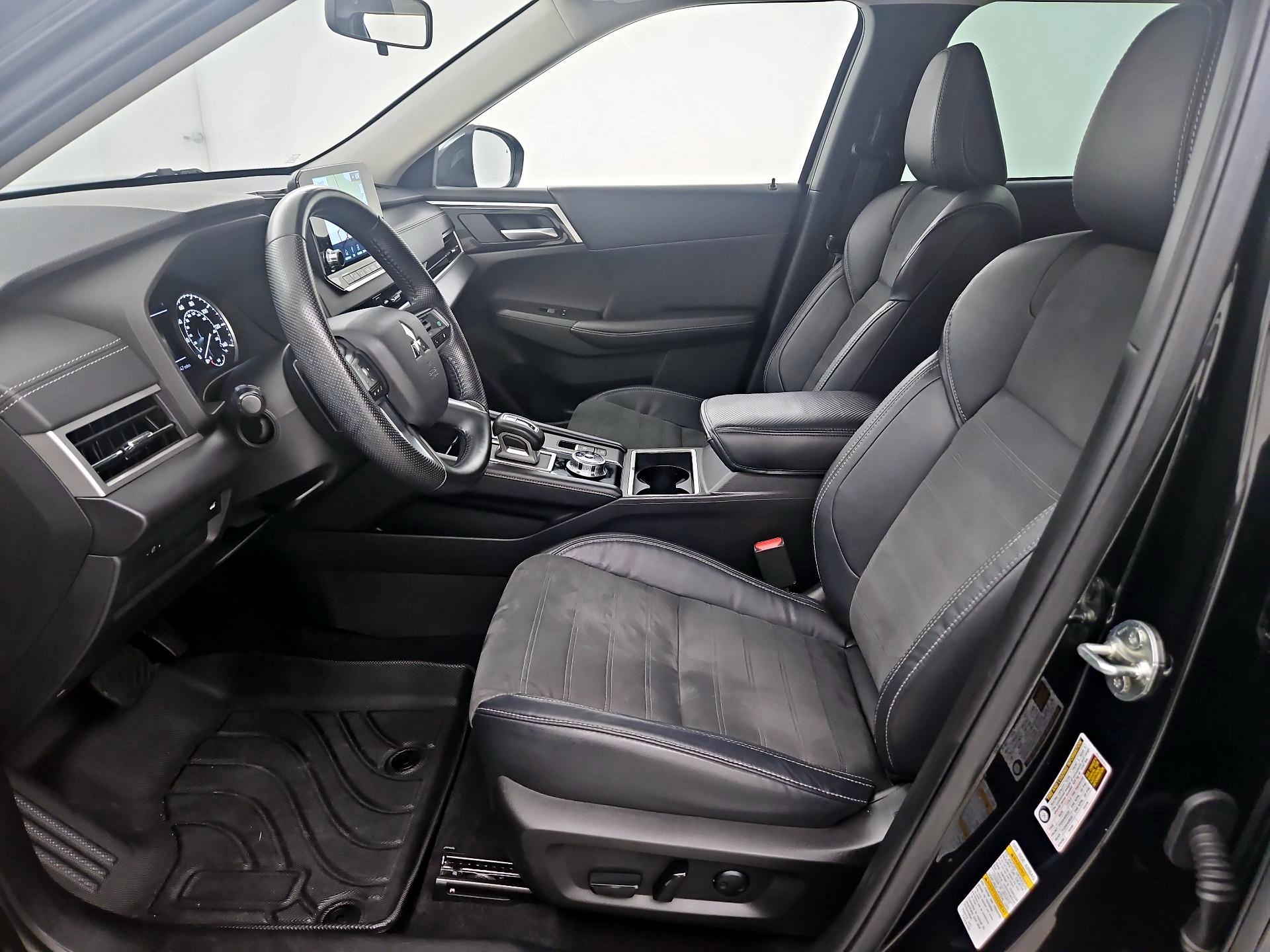 Thumbnail: 2022 Mitsubishi Outlander - 9