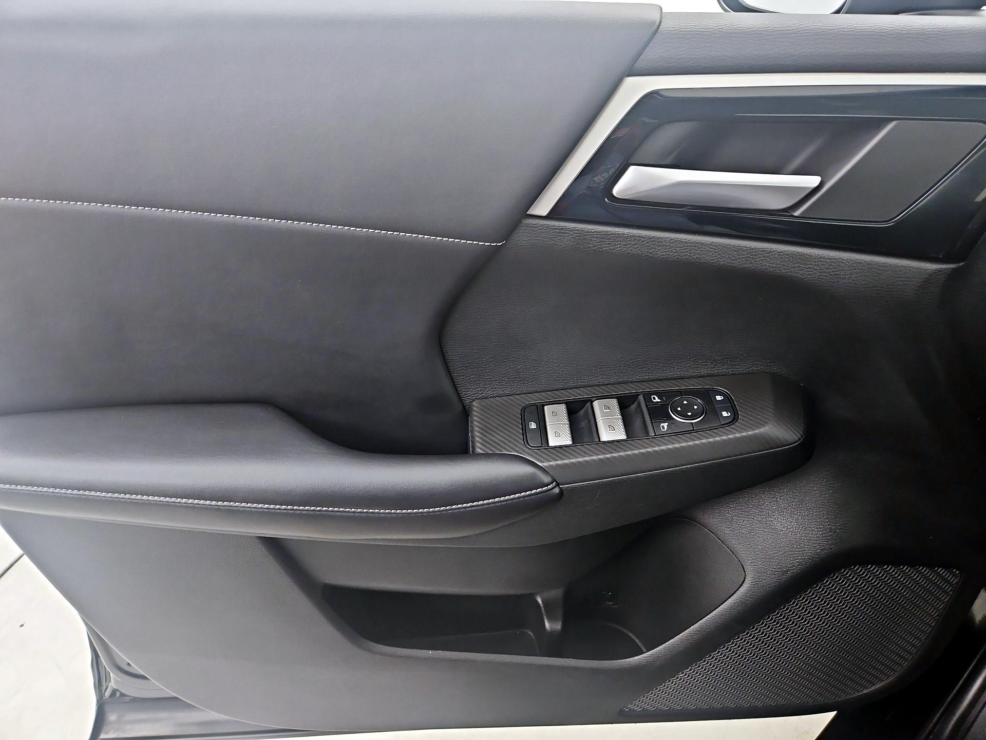 Thumbnail: 2022 Mitsubishi Outlander - 10
