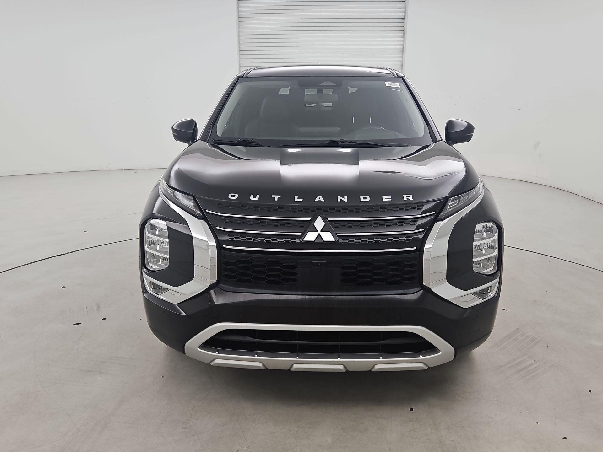 Thumbnail: 2022 Mitsubishi Outlander - 2