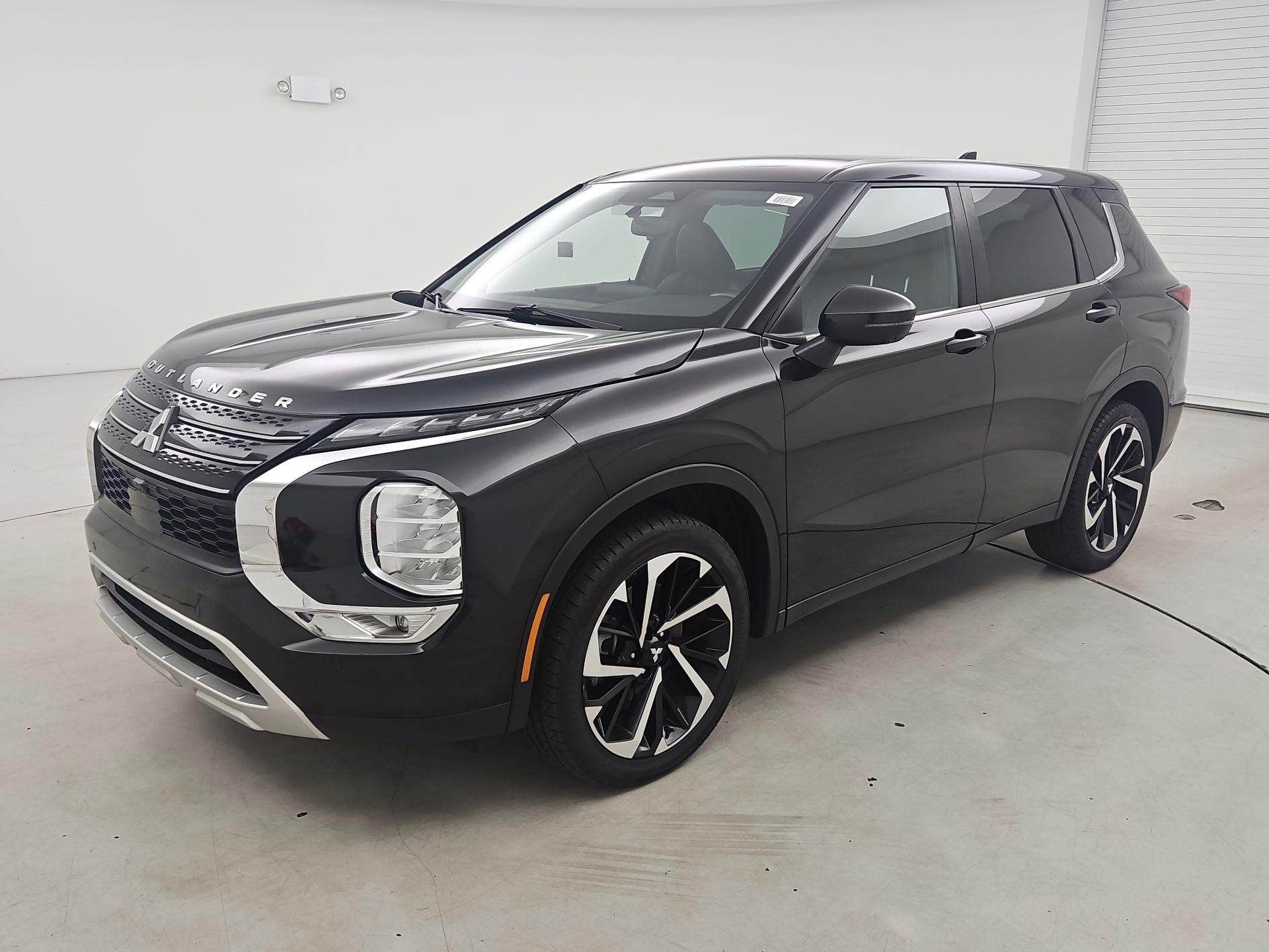 Thumbnail: 2022 Mitsubishi Outlander - 3