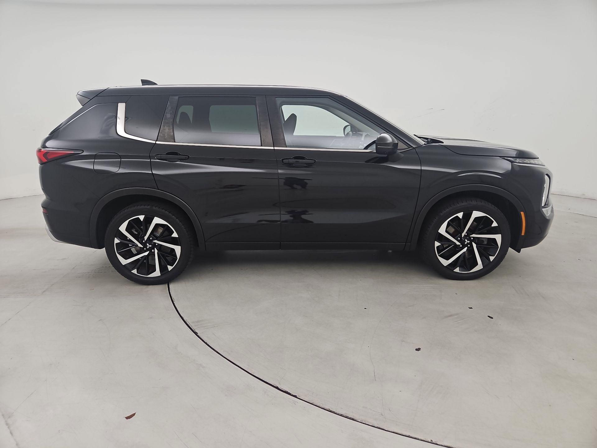 Thumbnail: 2022 Mitsubishi Outlander - 4