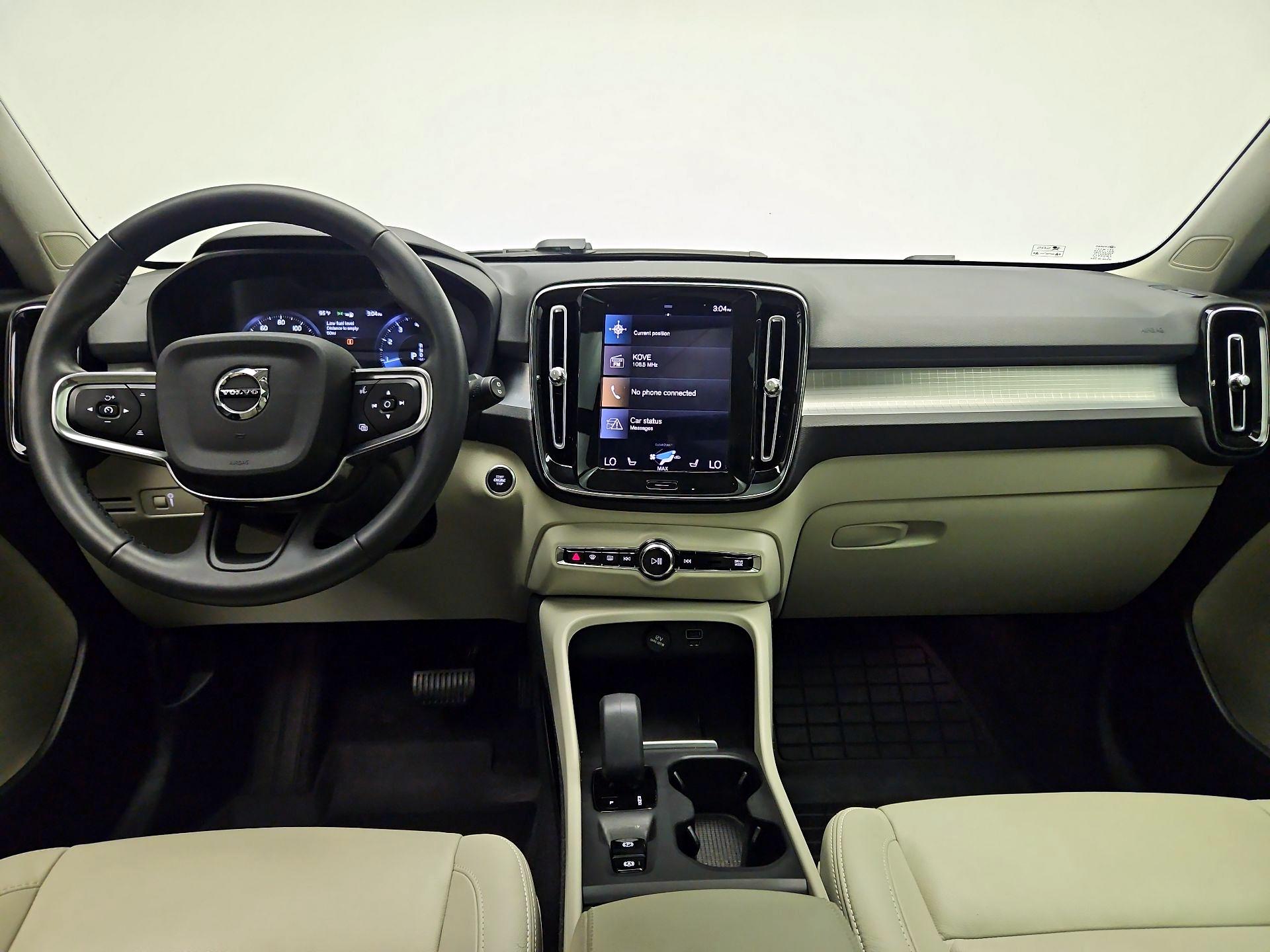 Thumbnail: 2022 Volvo XC40 - 9