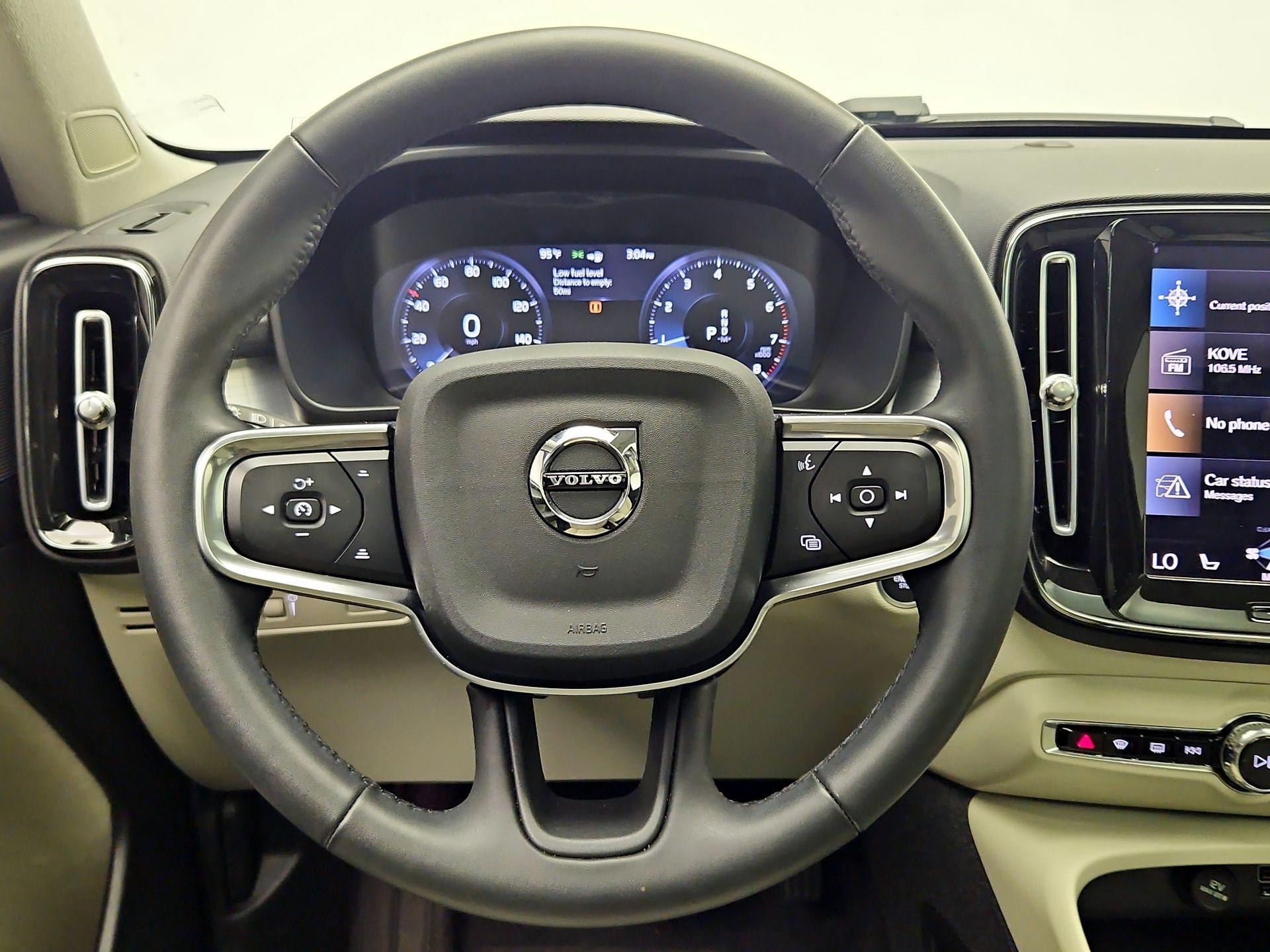 Thumbnail: 2022 Volvo XC40 - 10
