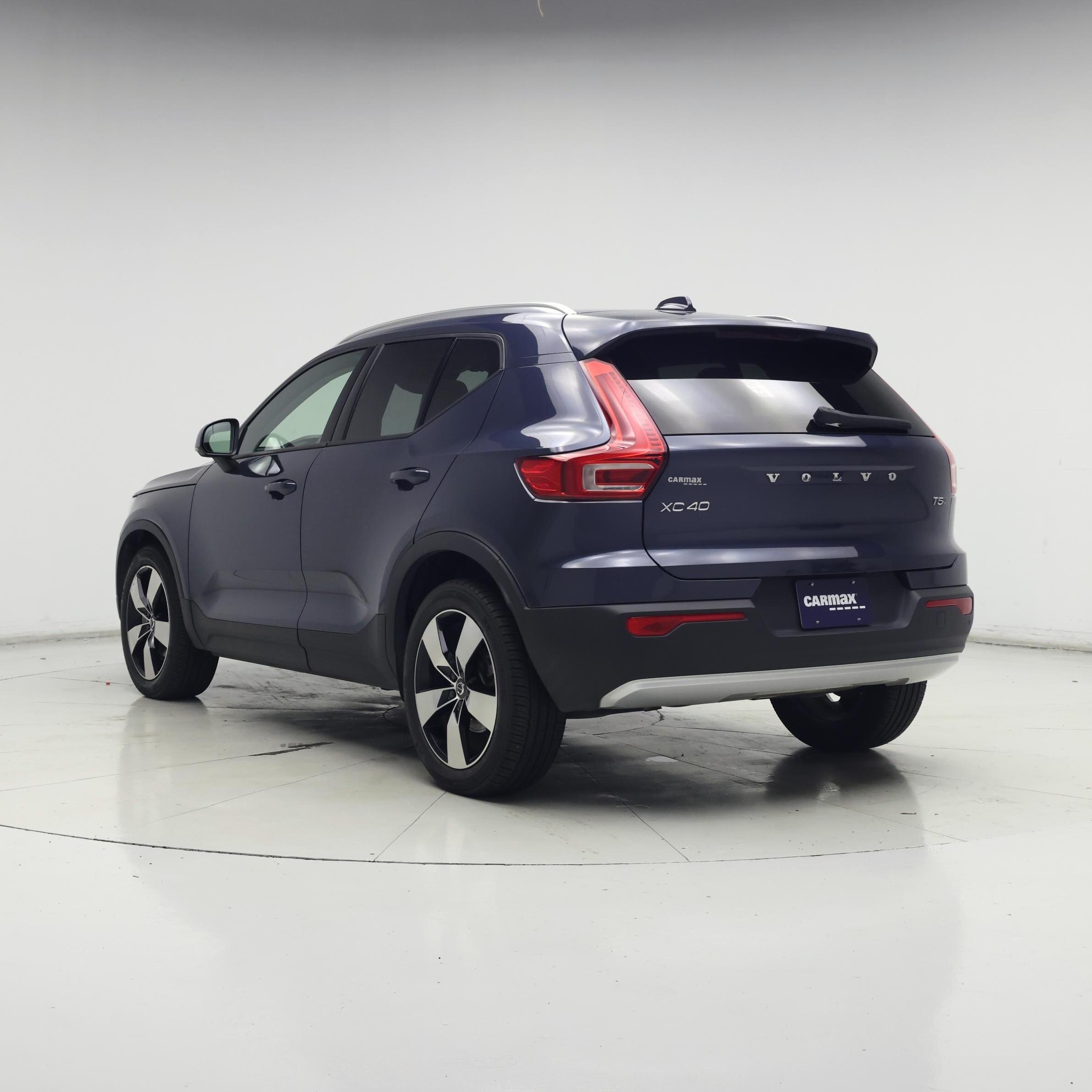 Thumbnail: 2022 Volvo XC40 - 2