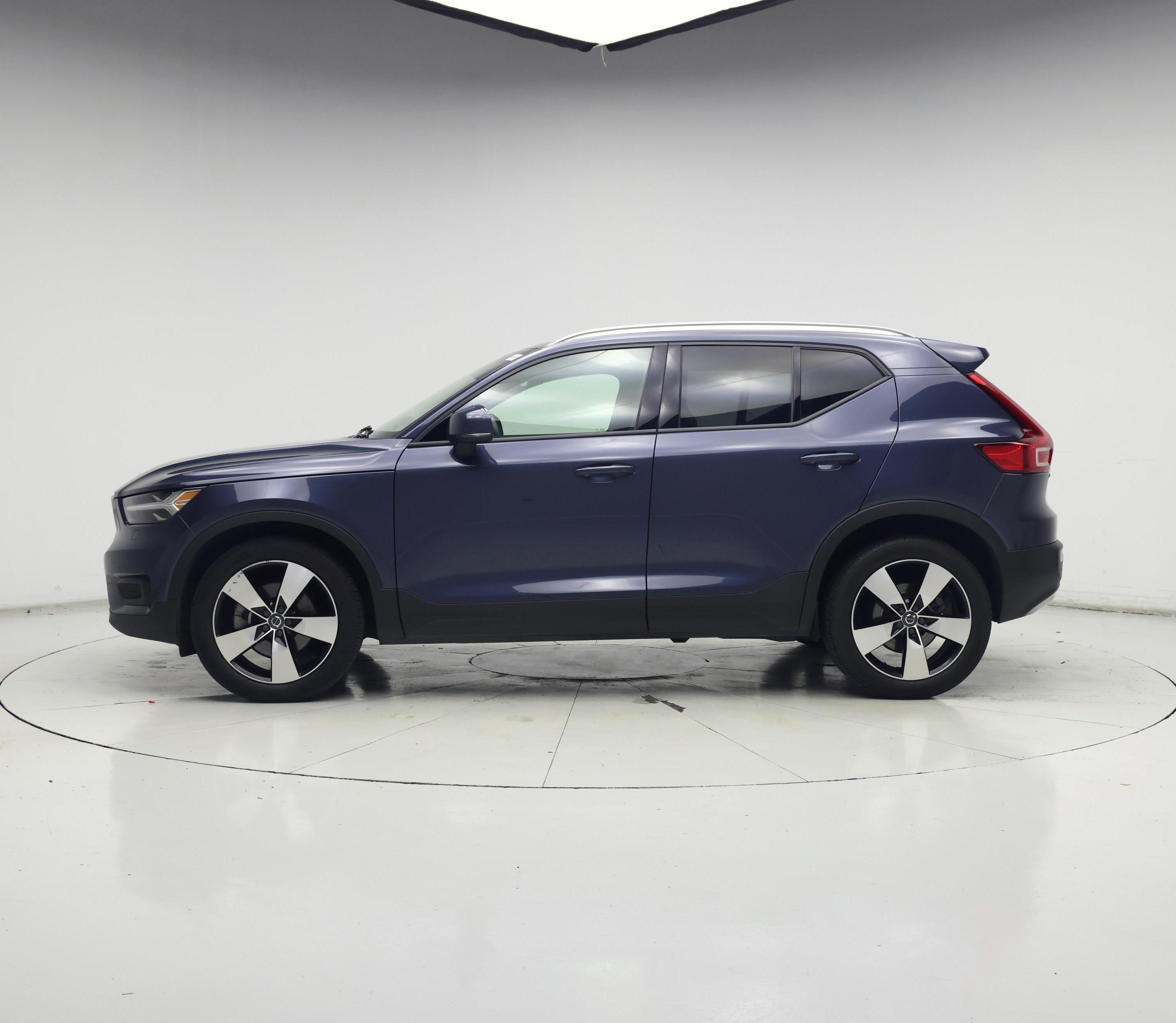 Thumbnail: 2022 Volvo XC40 - 3