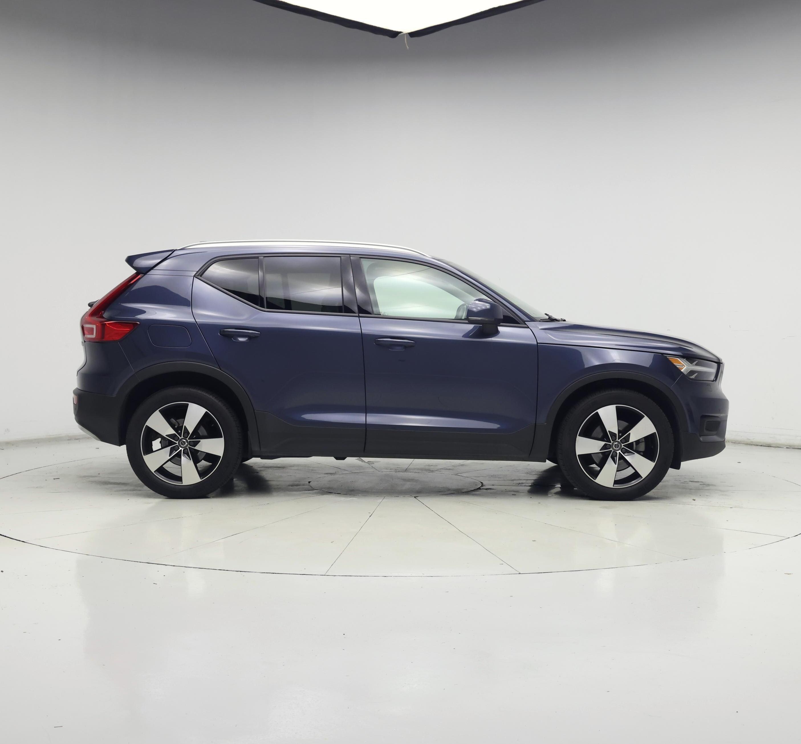 Thumbnail: 2022 Volvo XC40 - 7
