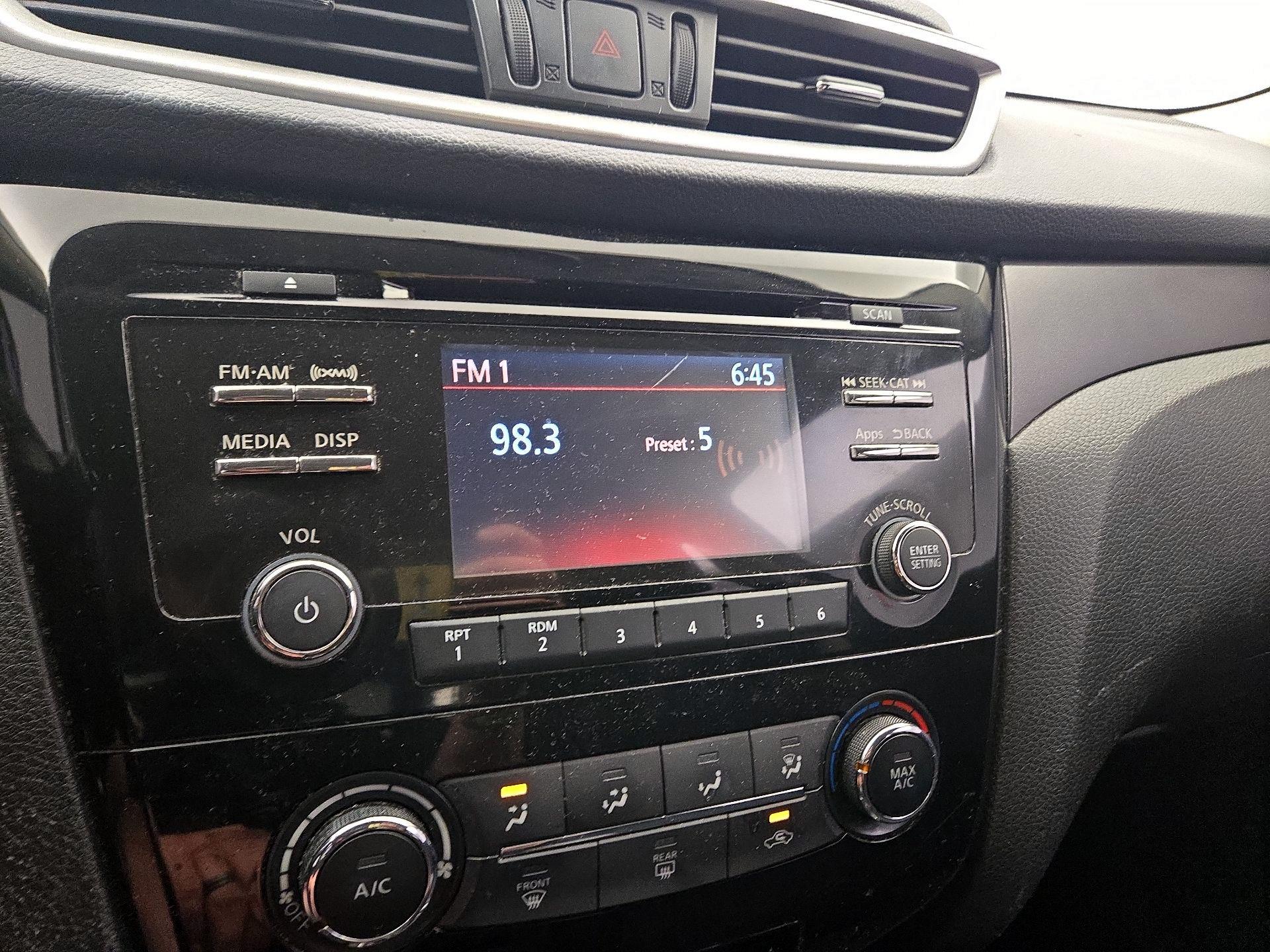 Thumbnail: 2016 Nissan Rogue - 15