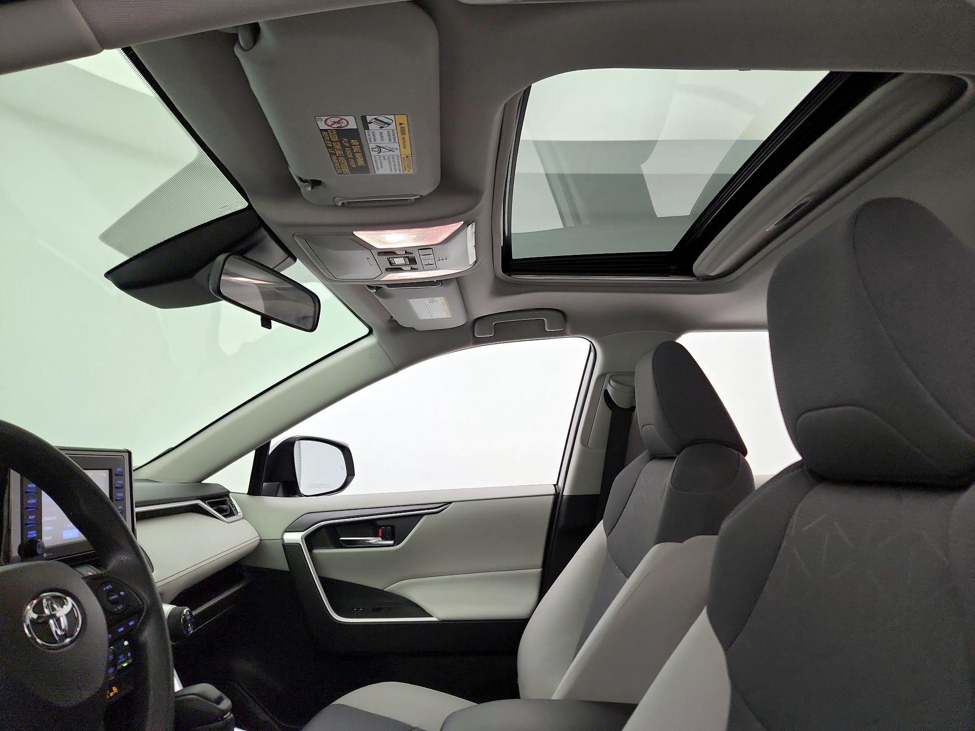 Thumbnail: 2021 Toyota RAV4 - 20