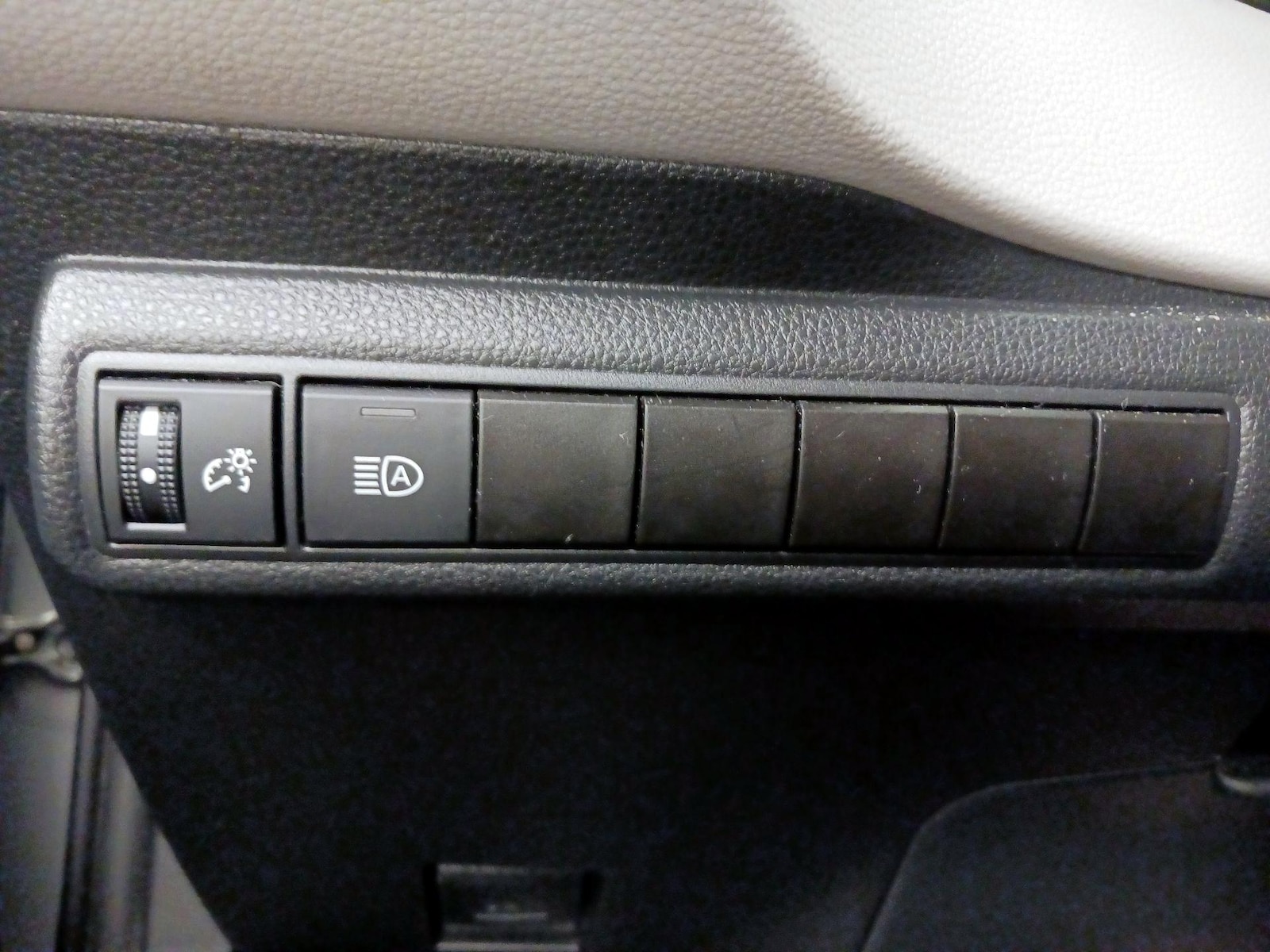 2021 Toyota Corolla LE - Photo 14