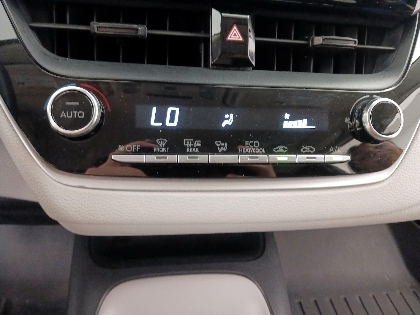 2021 Toyota Corolla LE - Photo 17