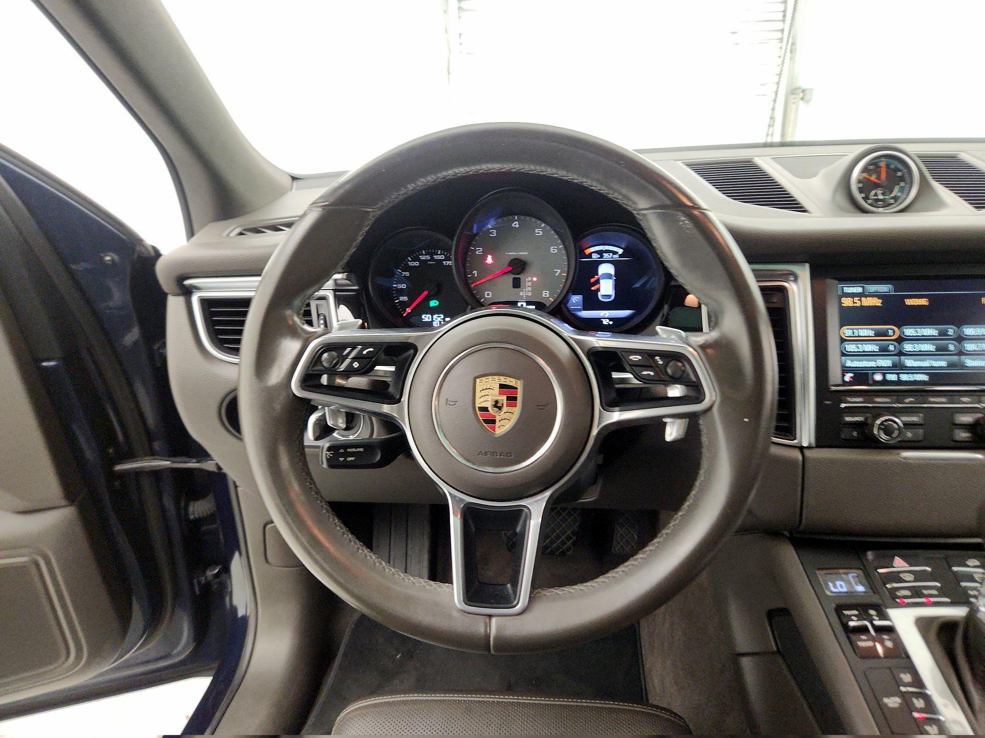 Thumbnail: 2016 Porsche Macan - 10