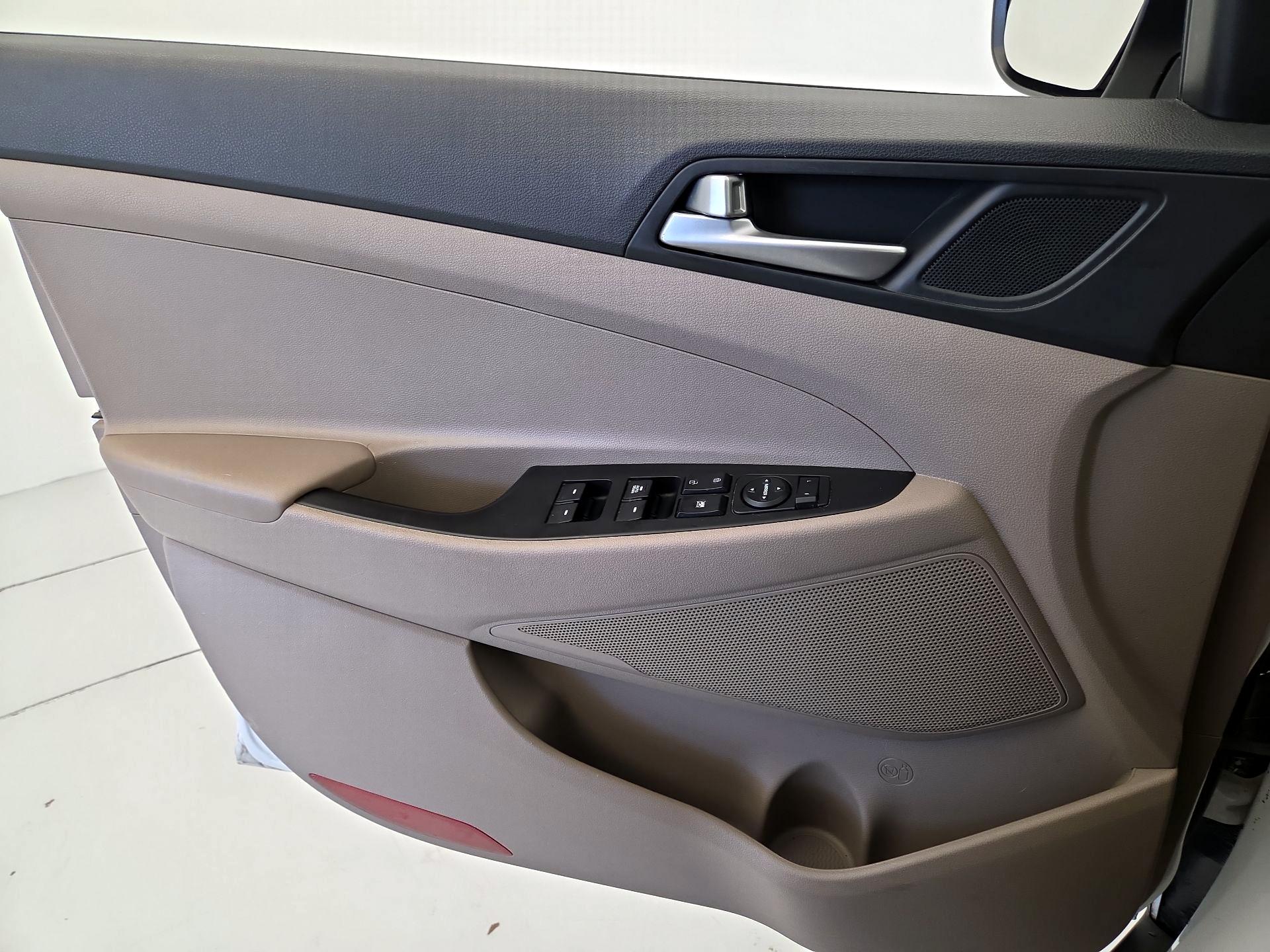 Thumbnail: 2019 Hyundai Tucson - 12