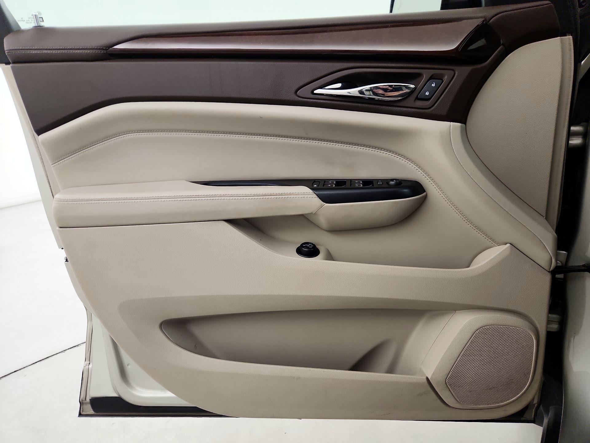 Thumbnail: 2016 Cadillac SRX - 12
