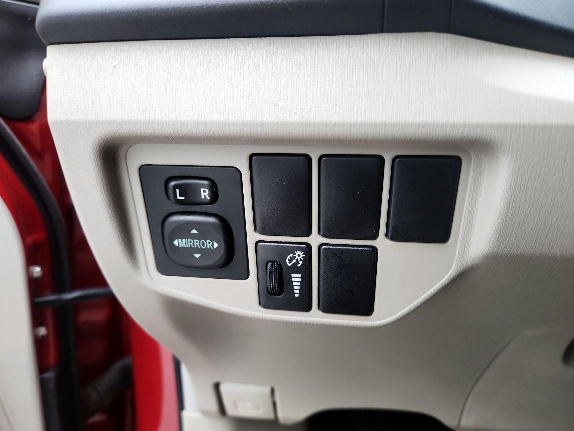 Thumbnail: 2015 Toyota Prius - 13