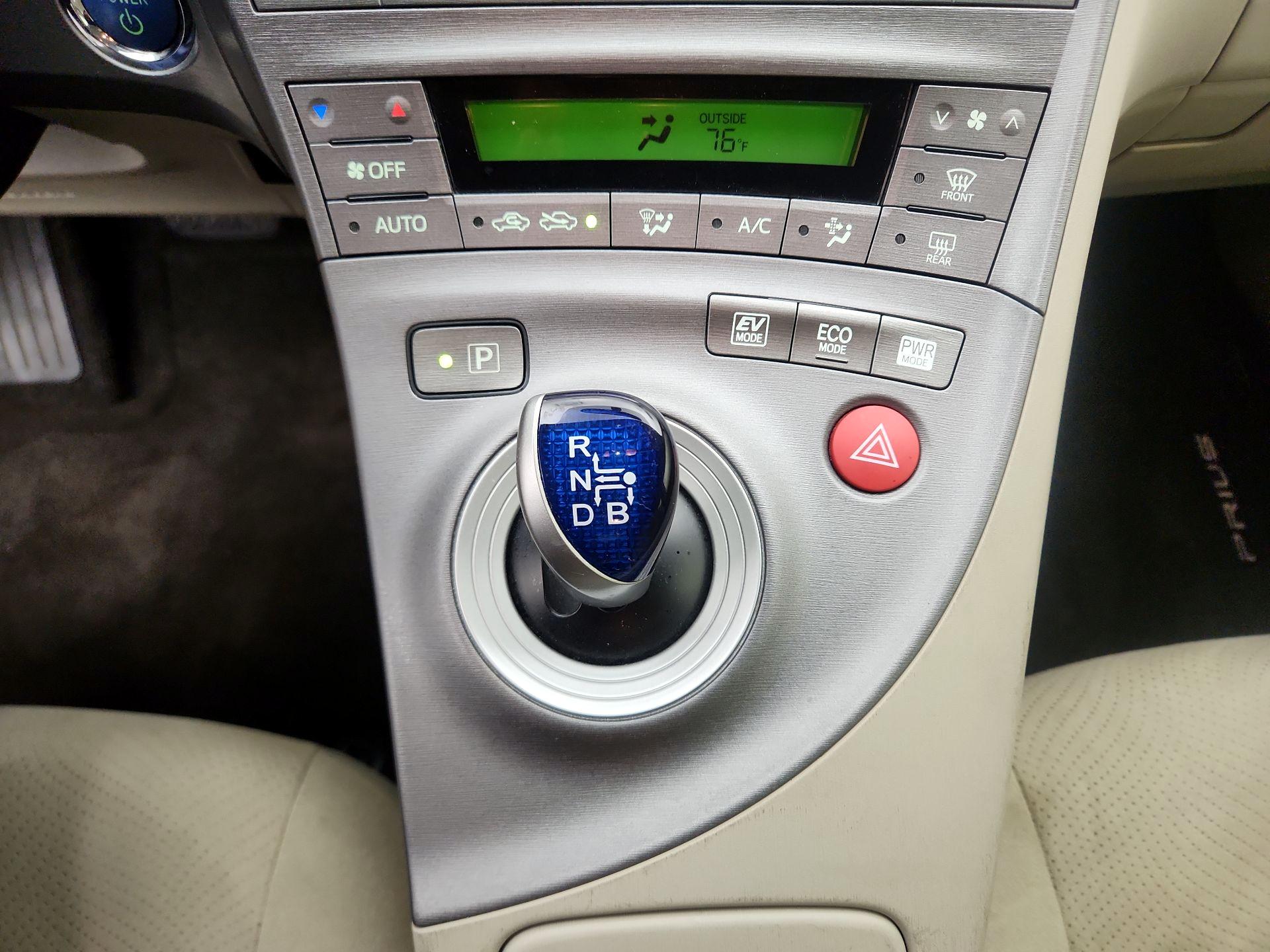 Thumbnail: 2015 Toyota Prius - 17