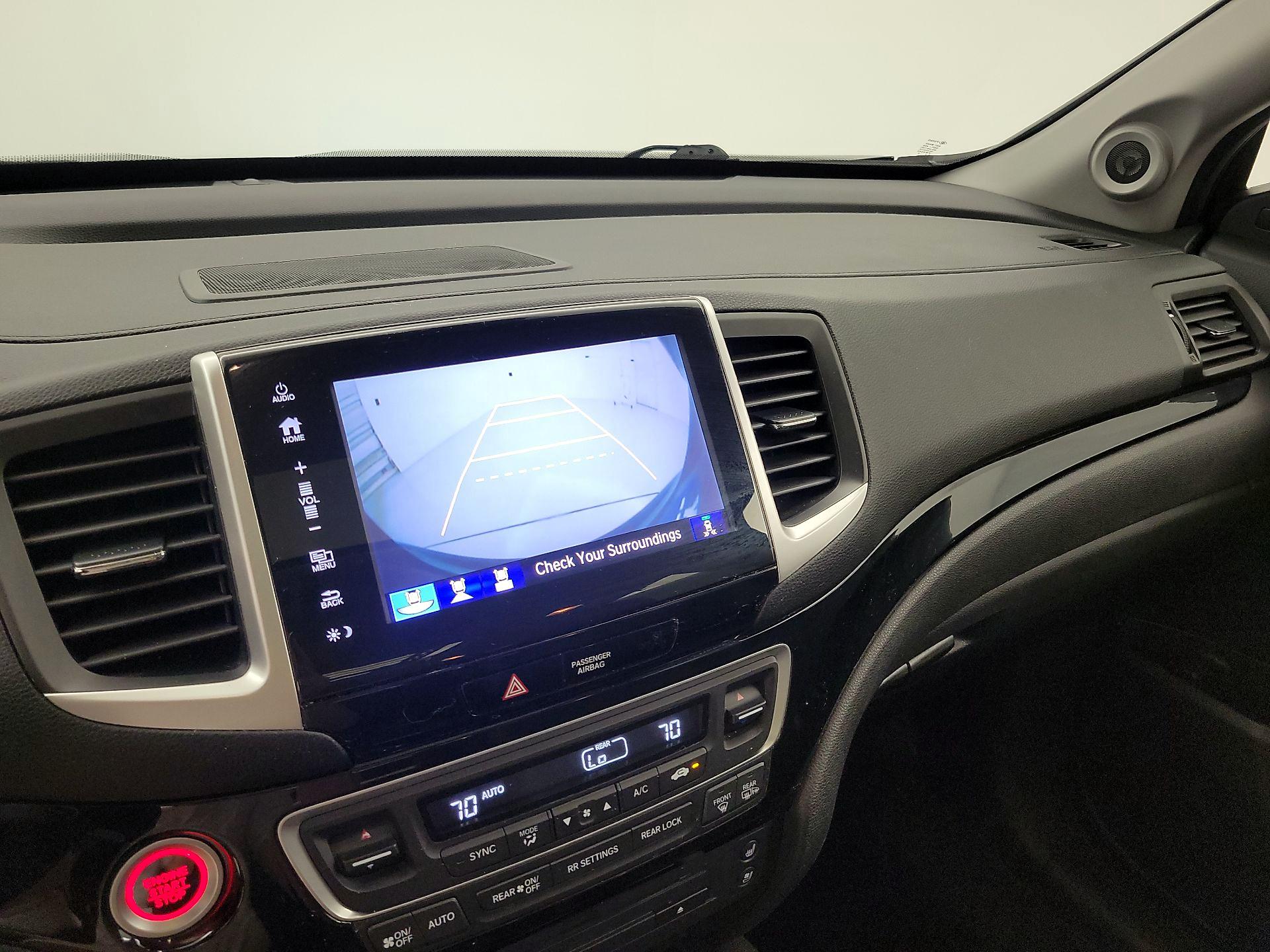 Thumbnail: 2017 Honda Pilot - 14