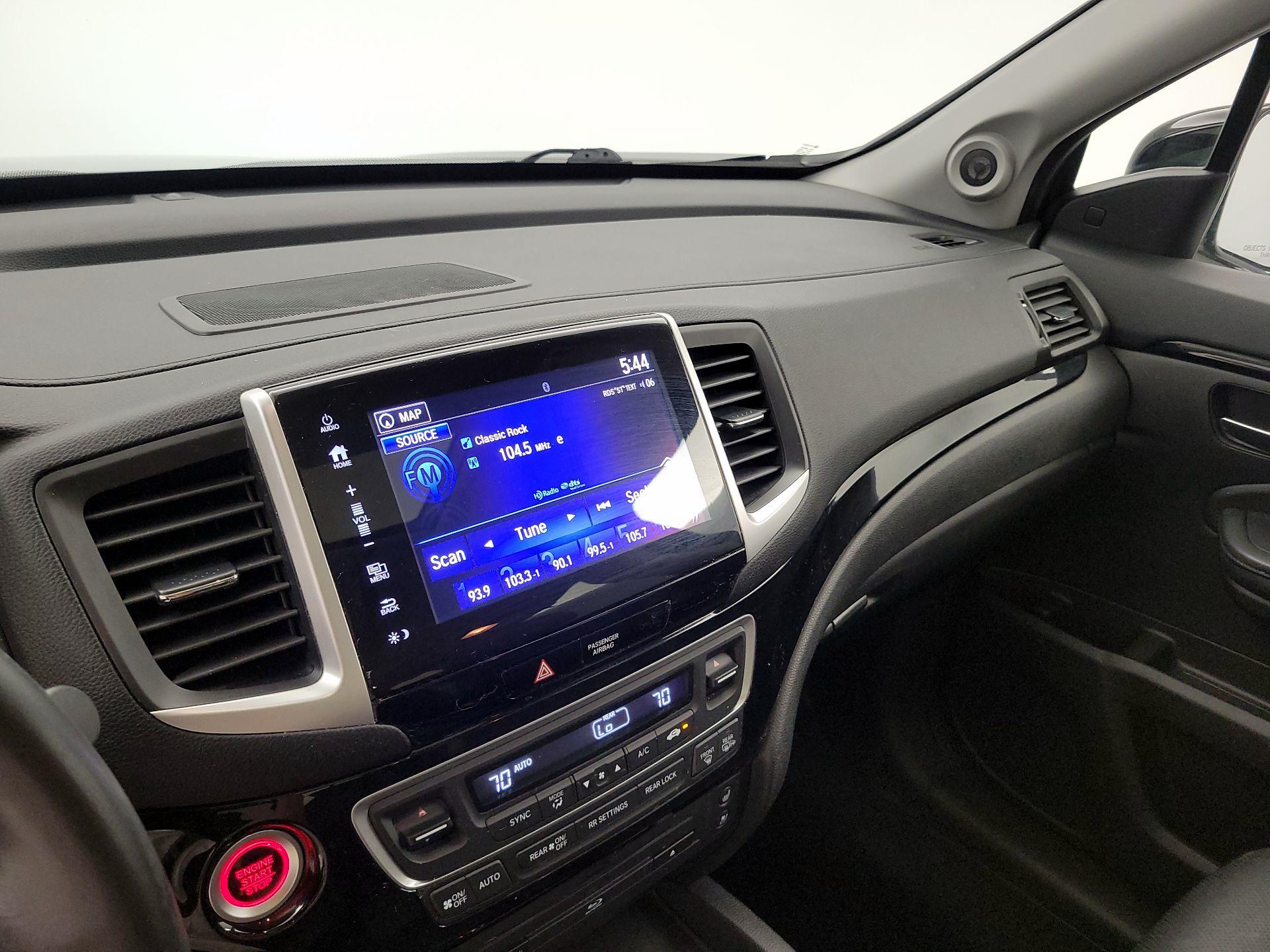Thumbnail: 2017 Honda Pilot - 15